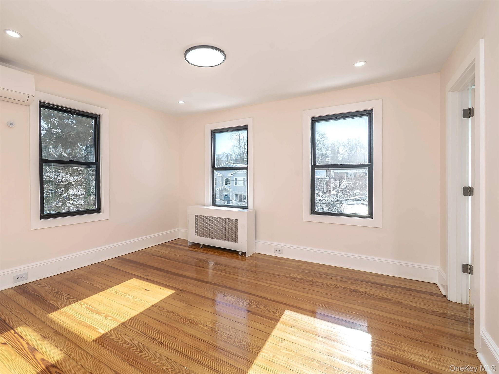 #18 photo, 85 Webster Avenue, 롱 아일랜드 Port Washington , NY 11050