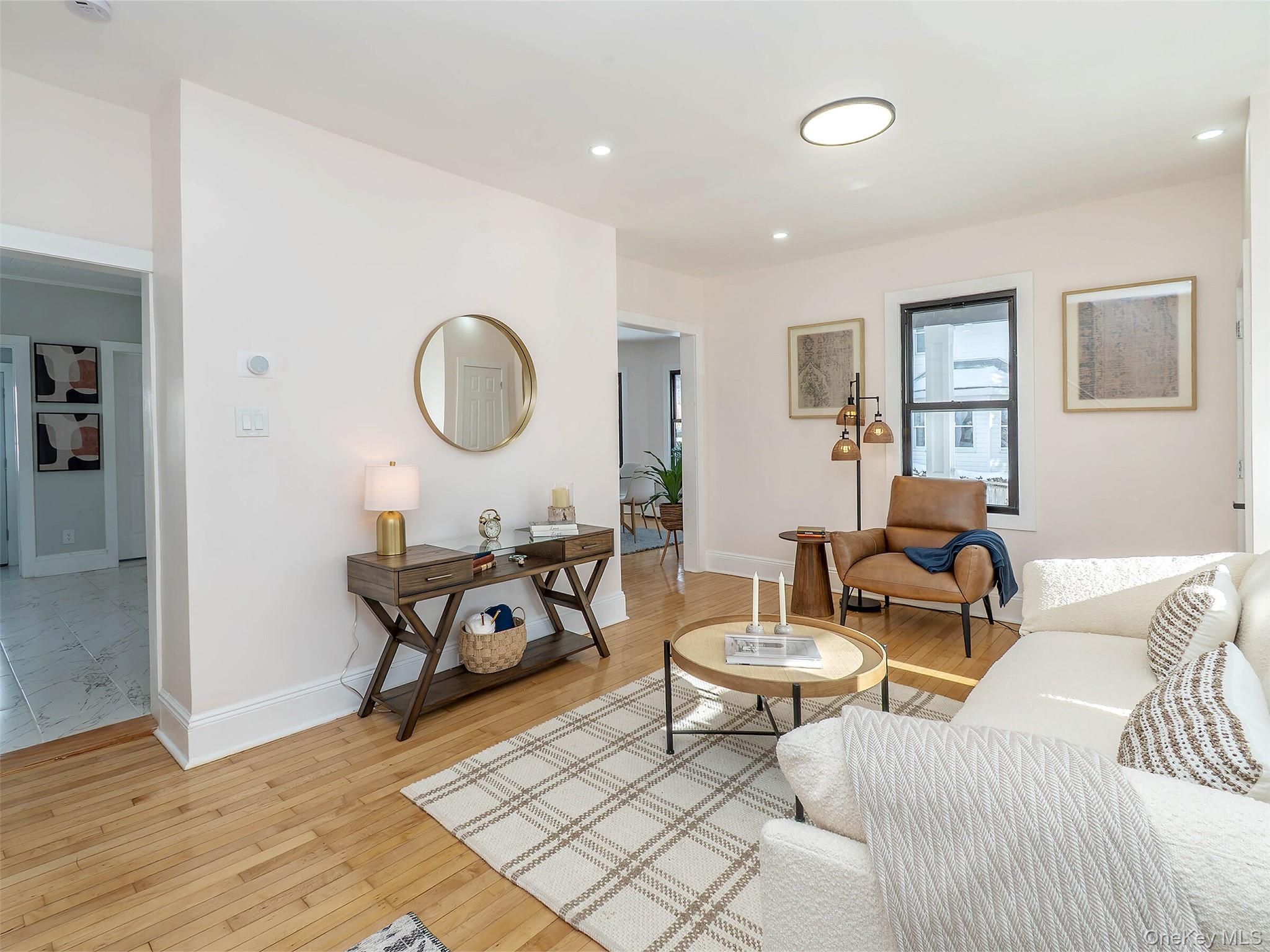 #7 photo, 85 Webster Avenue, 롱 아일랜드 Port Washington , NY 11050