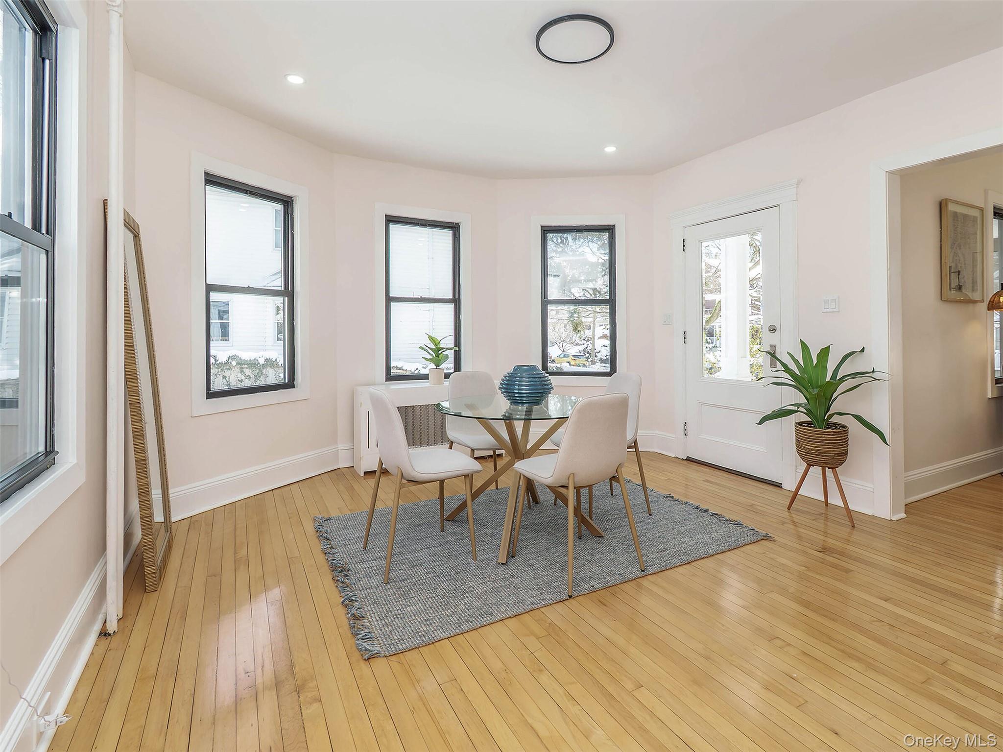 #9 photo, 85 Webster Avenue, 롱 아일랜드 Port Washington , NY 11050