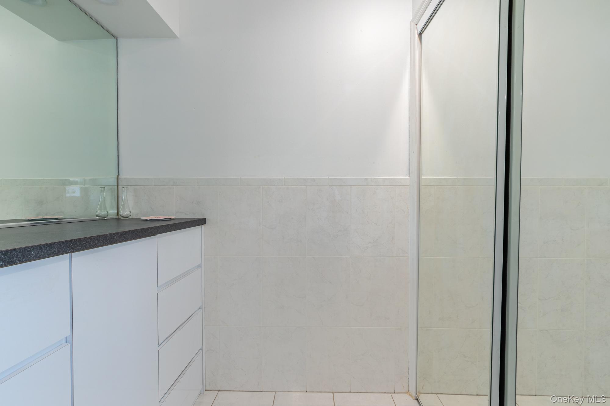 #13 photo, 977 Woodcliff Drive, Franklin Square , NY 11010