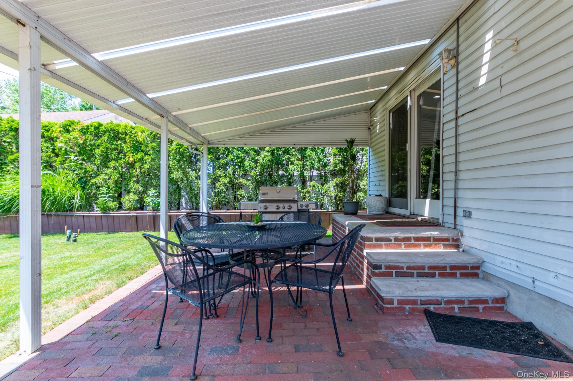 #15 photo, 977 Woodcliff Drive, Franklin Square , NY 11010