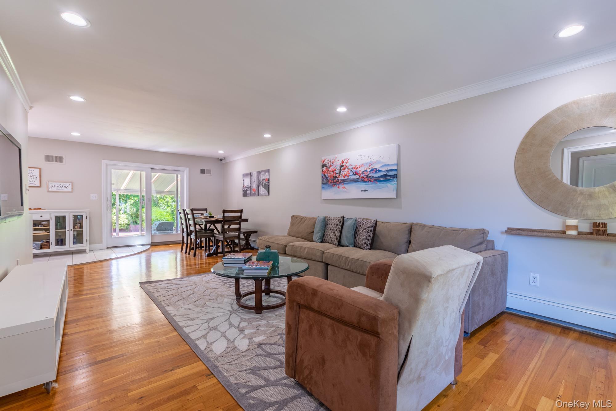 #16 photo, 977 Woodcliff Drive, Franklin Square , NY 11010