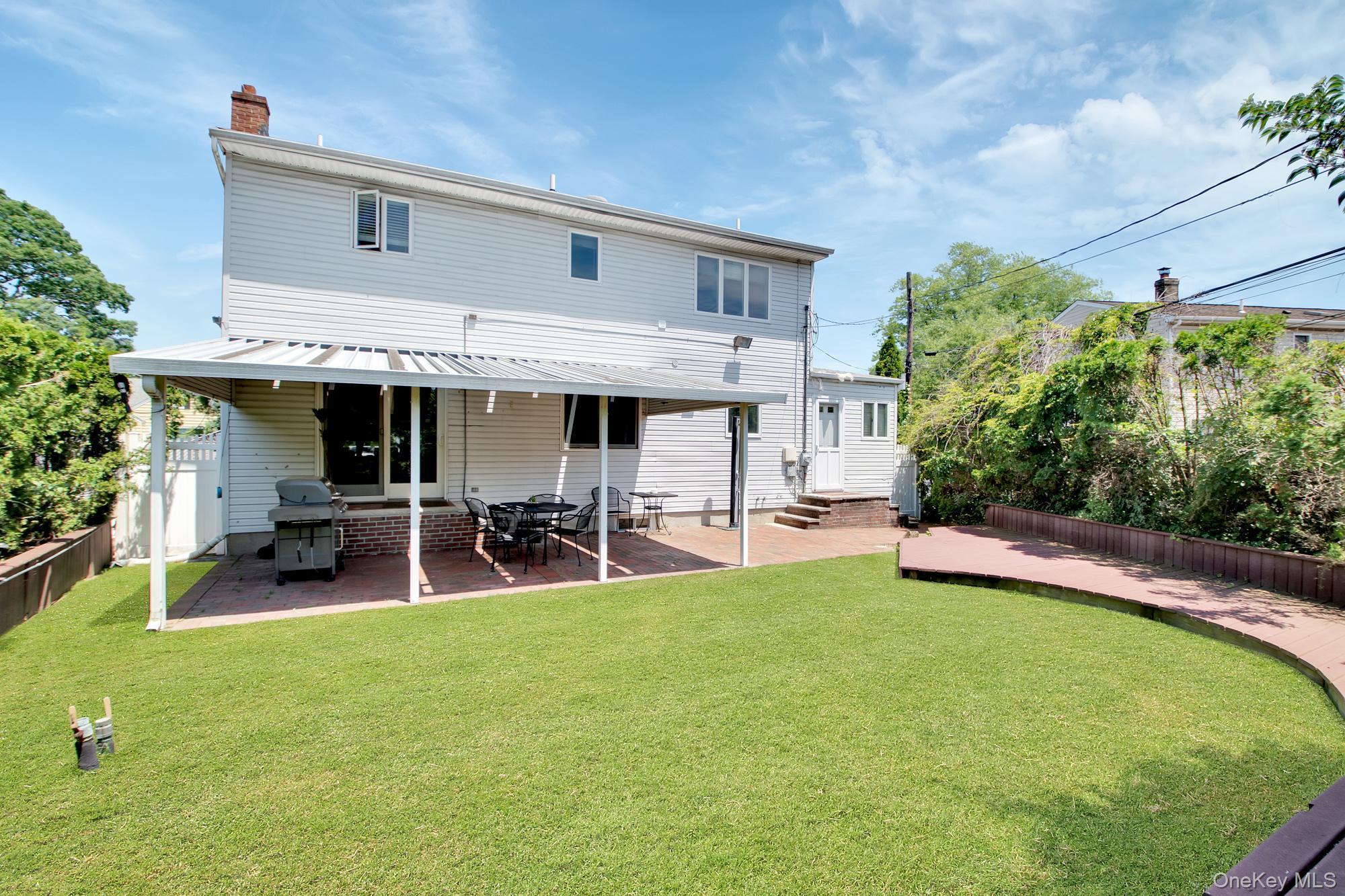 #2 photo, 977 Woodcliff Drive, Franklin Square , NY 11010