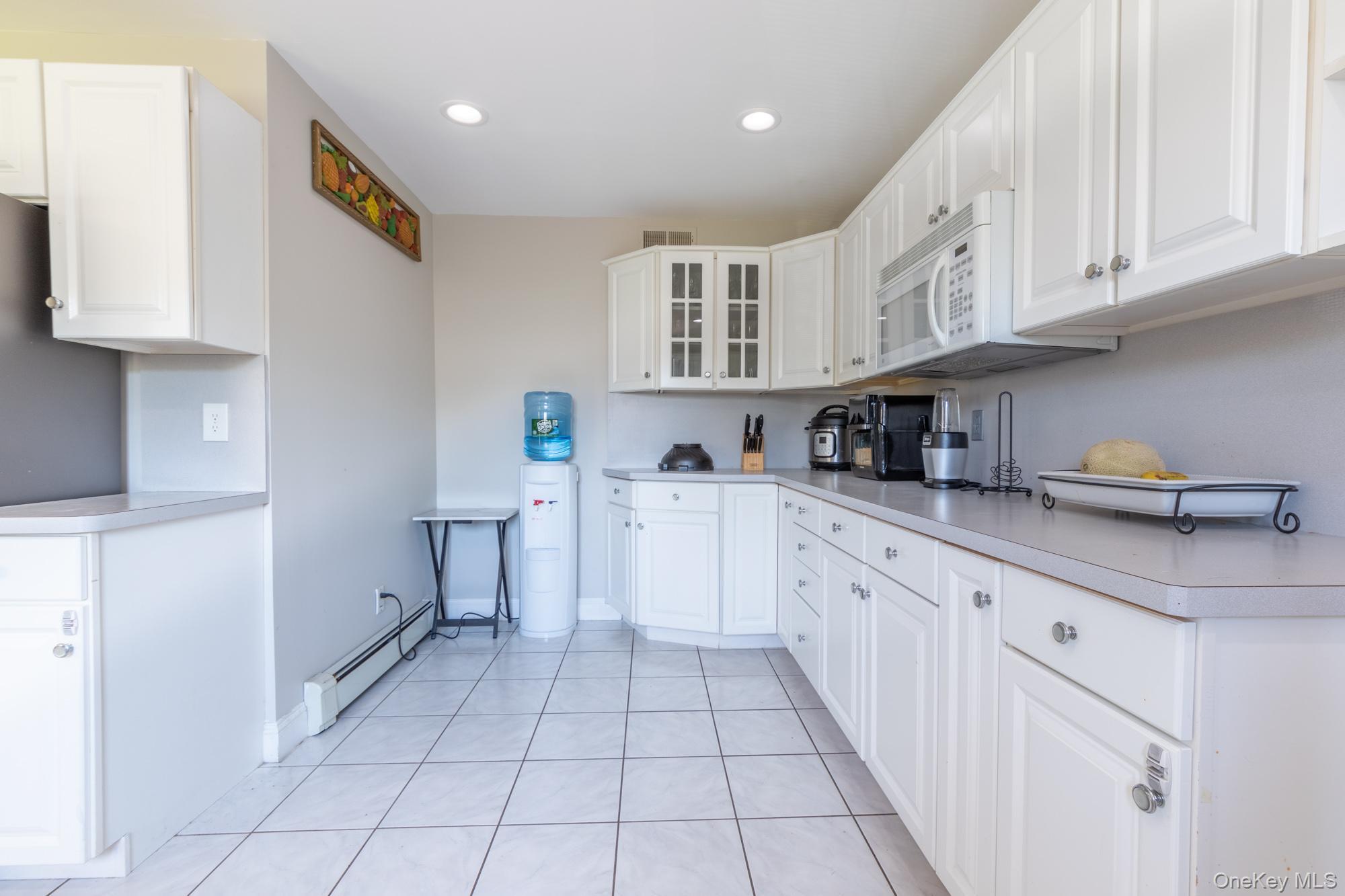 #4 photo, 977 Woodcliff Drive, Franklin Square , NY 11010