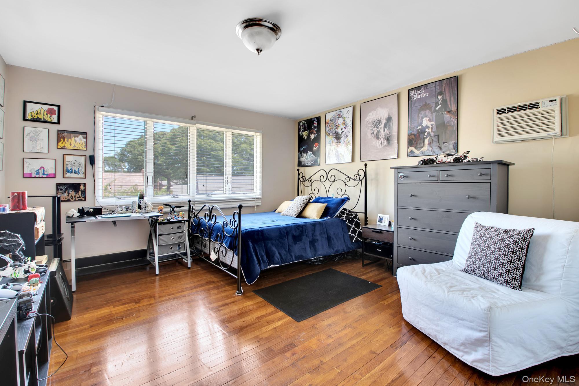 #7 photo, 977 Woodcliff Drive, Franklin Square , NY 11010