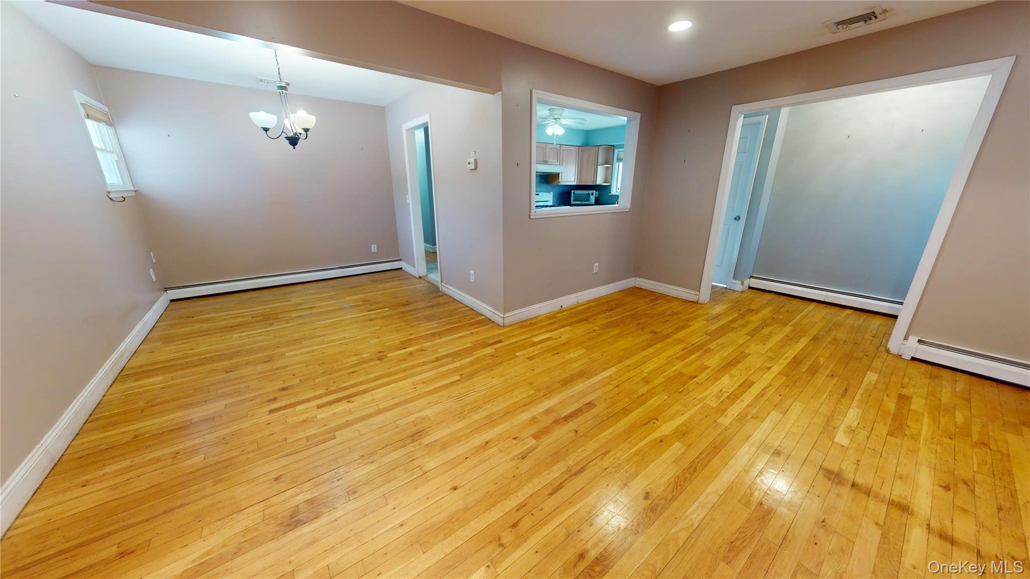 #2 photo, 8 Pleasant Avenue, 롱 아일랜드 Farmingdale , NY 11735