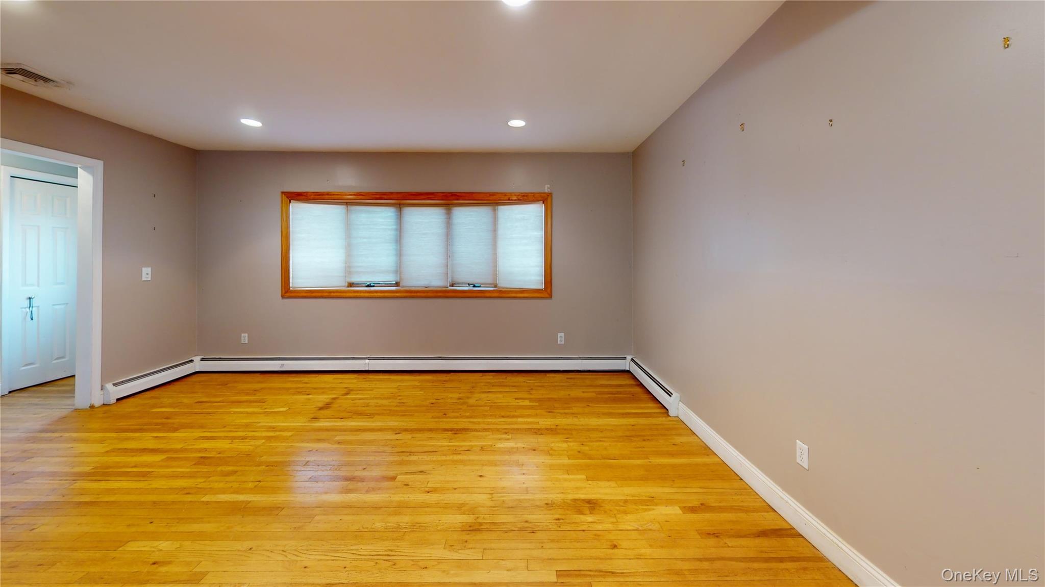 #4 photo, 8 Pleasant Avenue, 롱 아일랜드 Farmingdale , NY 11735