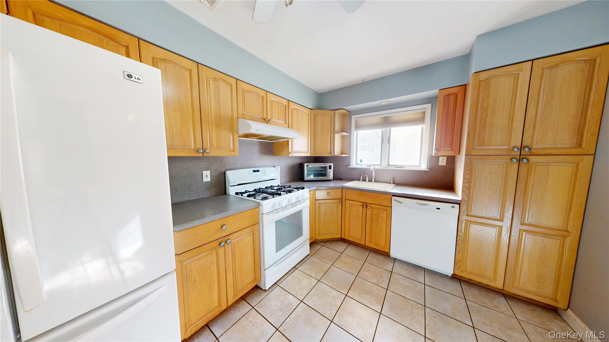 #6 photo, 8 Pleasant Avenue, 롱 아일랜드 Farmingdale , NY 11735