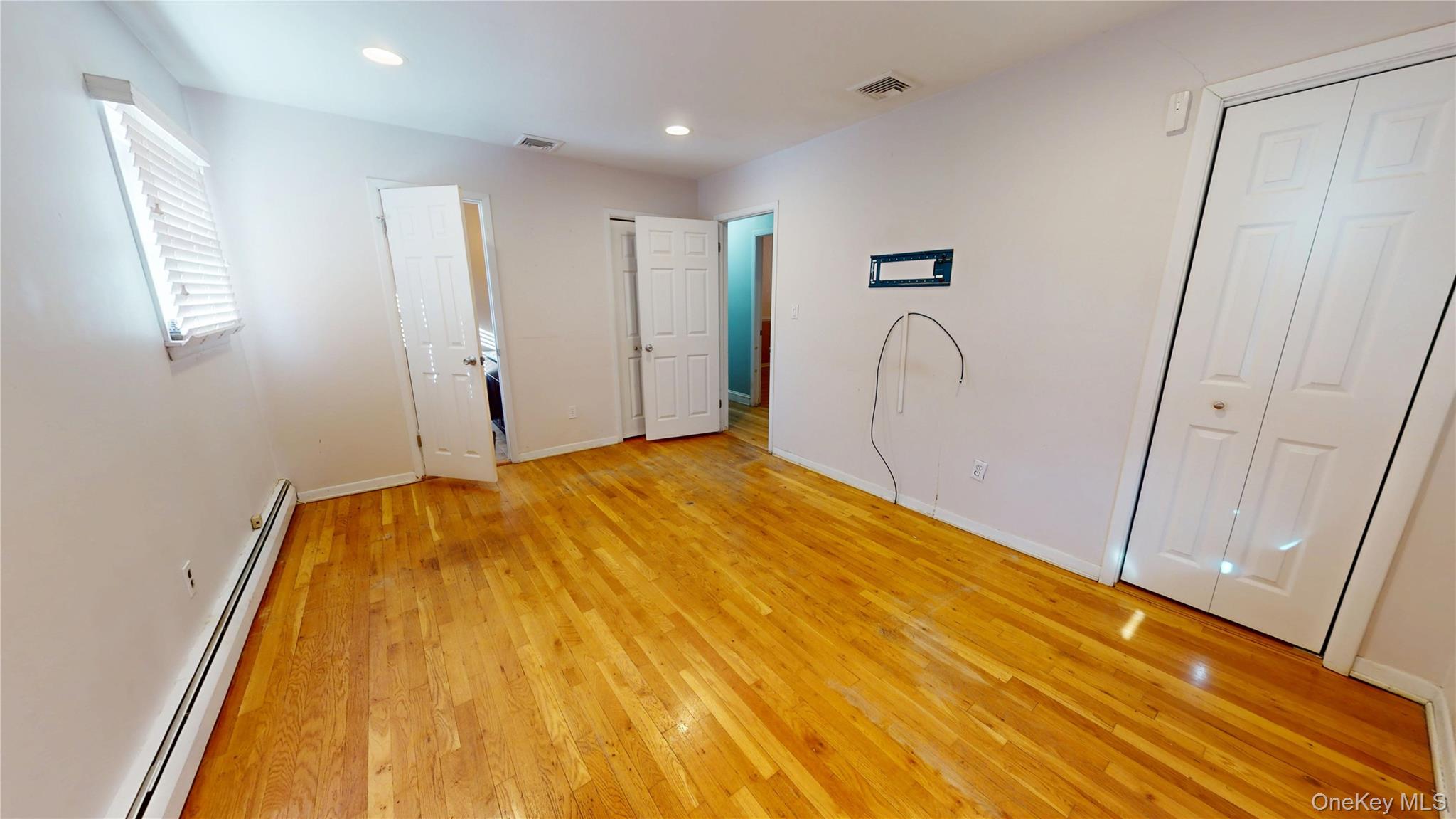 #8 photo, 8 Pleasant Avenue, 롱 아일랜드 Farmingdale , NY 11735