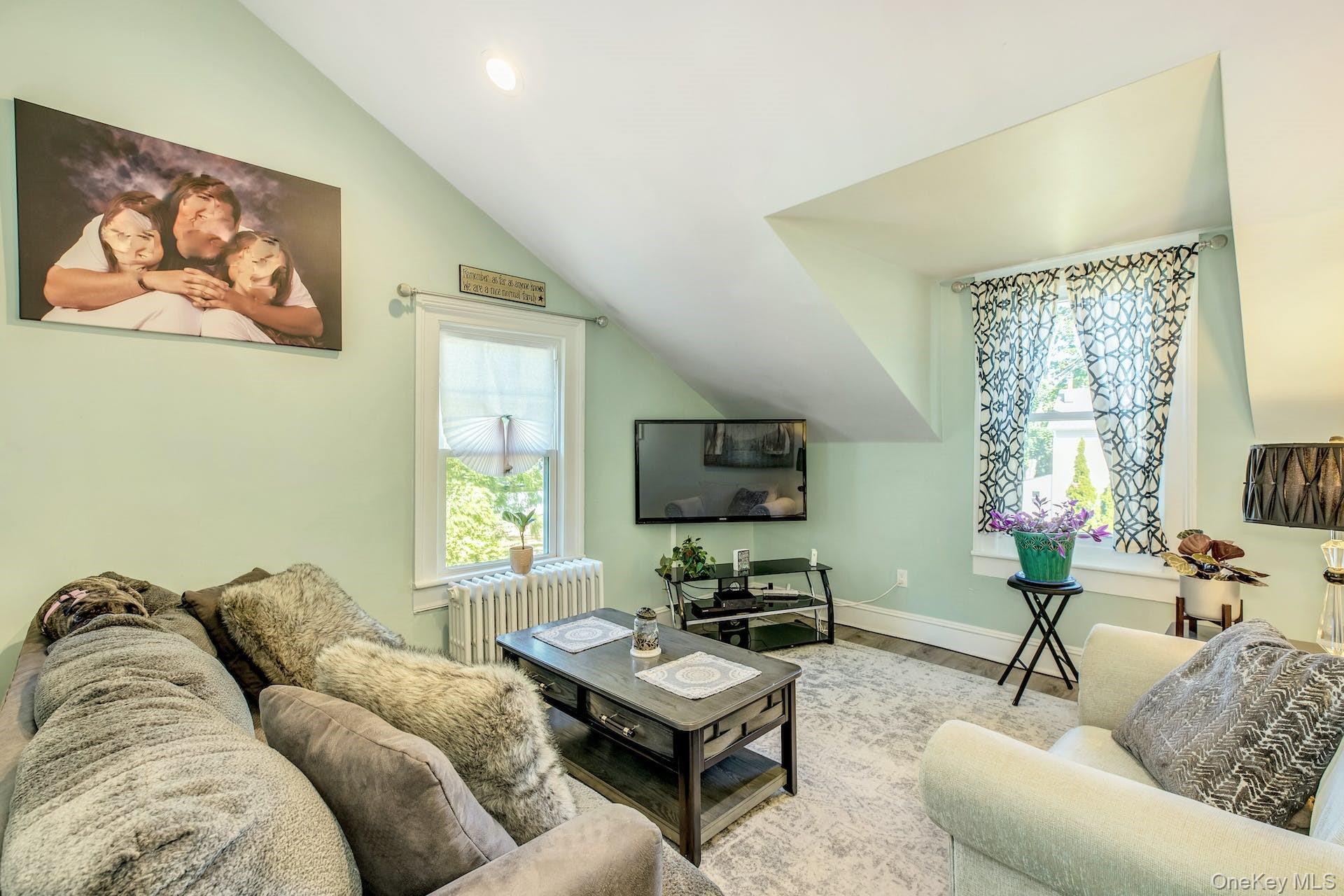 #3 photo, 43 James Street, Саффолк ‖ Babylon , NY 11702