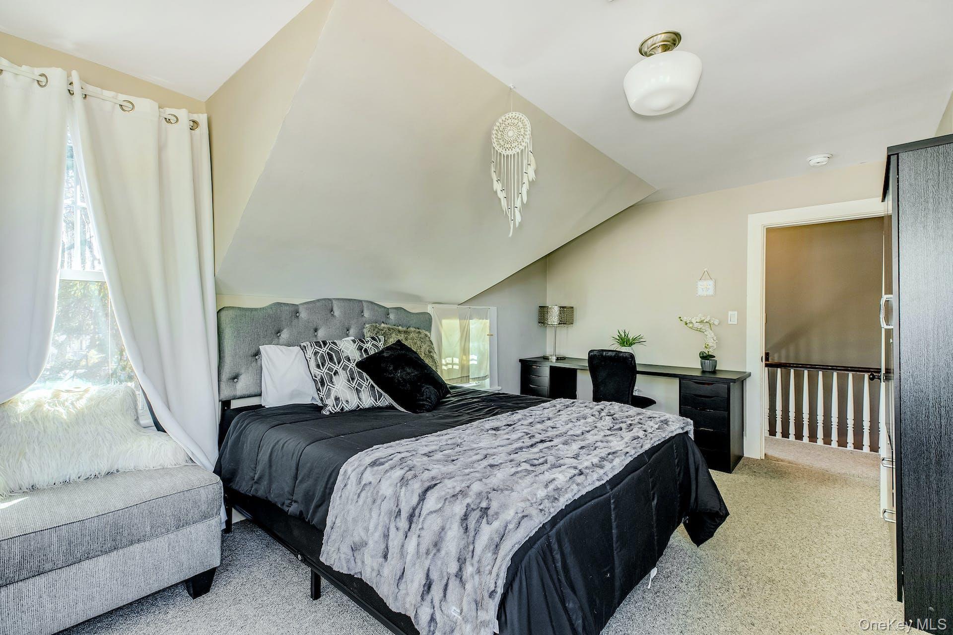 #6 photo, 43 James Street, Саффолк ‖ Babylon , NY 11702