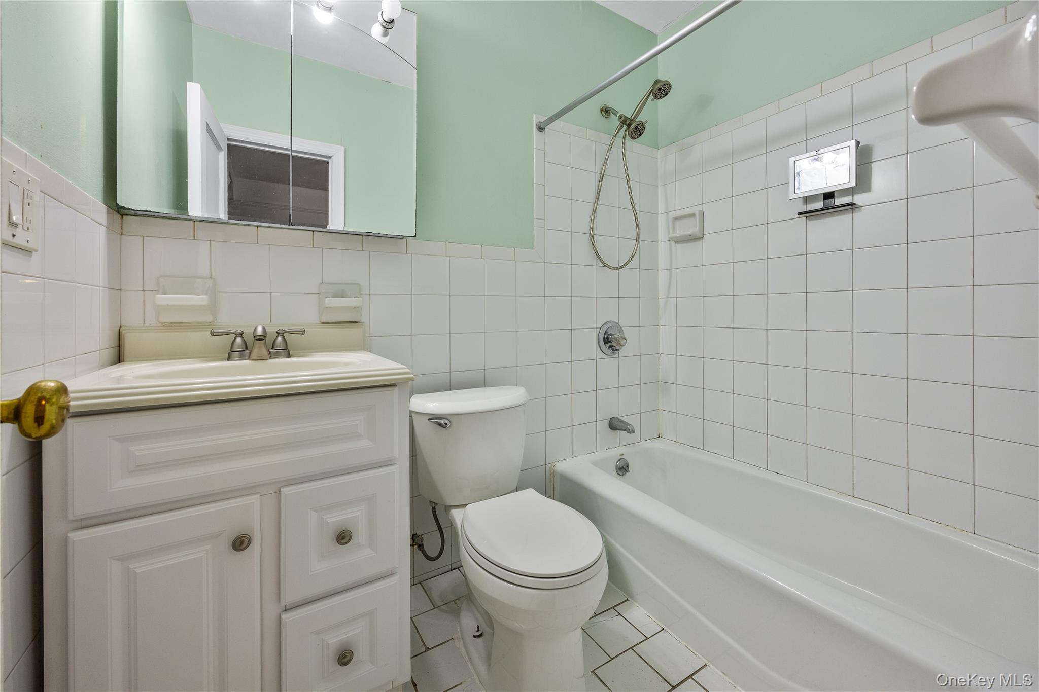 #11 photo, 52-49 79th Street, קווינס Elmhurst , NY 11373