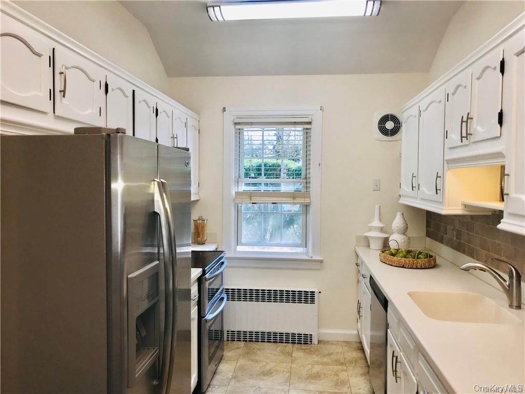 #12 photo, 1 Senate Place, Larchmont , NY 10538