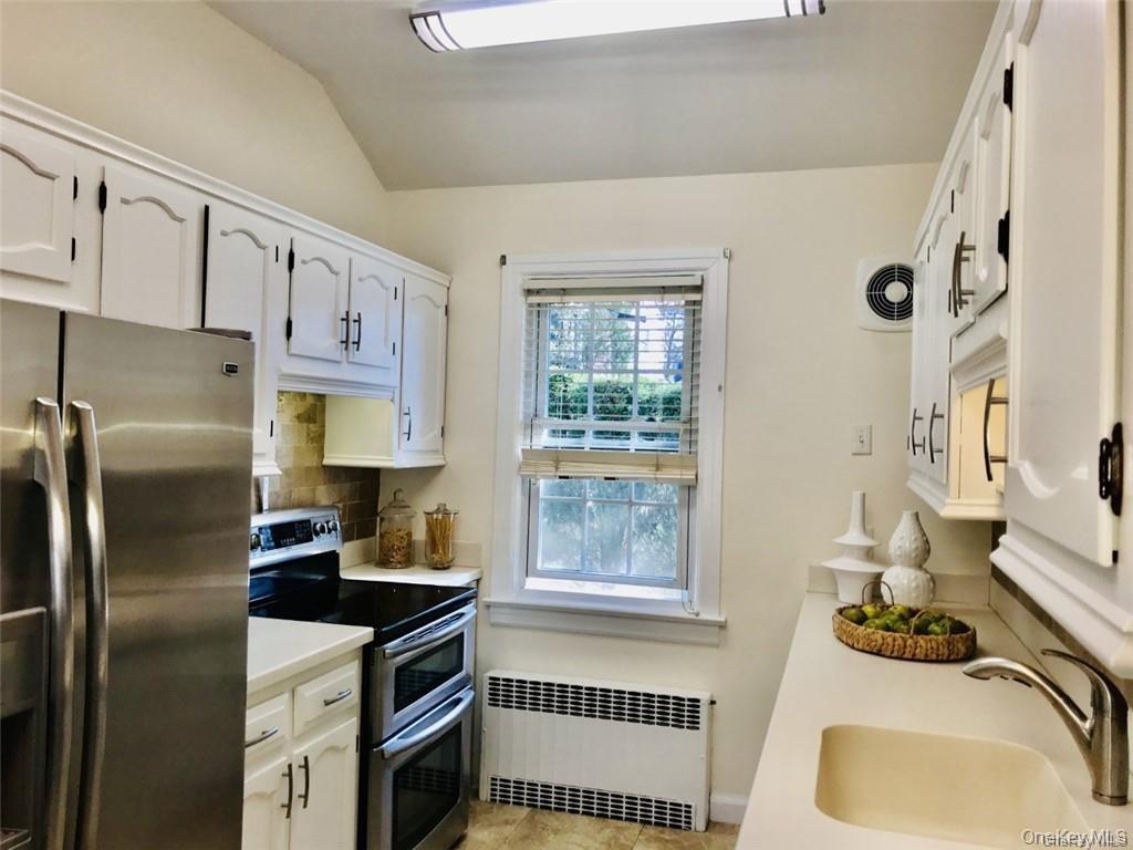 #13 photo, 1 Senate Place, Larchmont , NY 10538