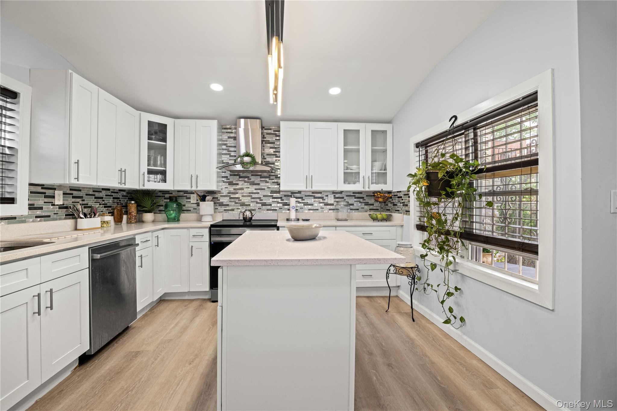 #7 photo, 1805 Lacombe Avenue, Bronx , NY 10473