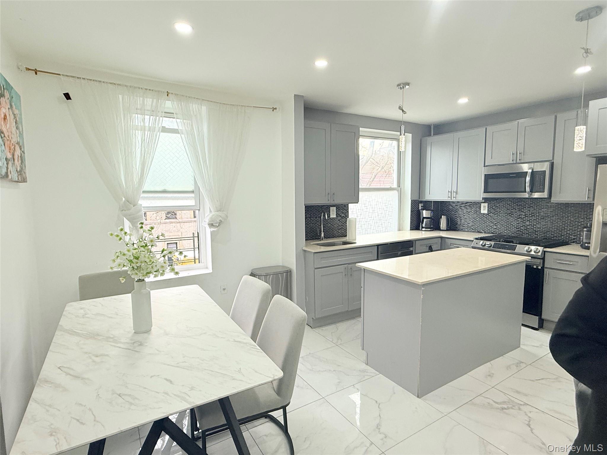 #1 photo, 220 Rogers Avenue, הברונקס Brooklyn , NY 11225