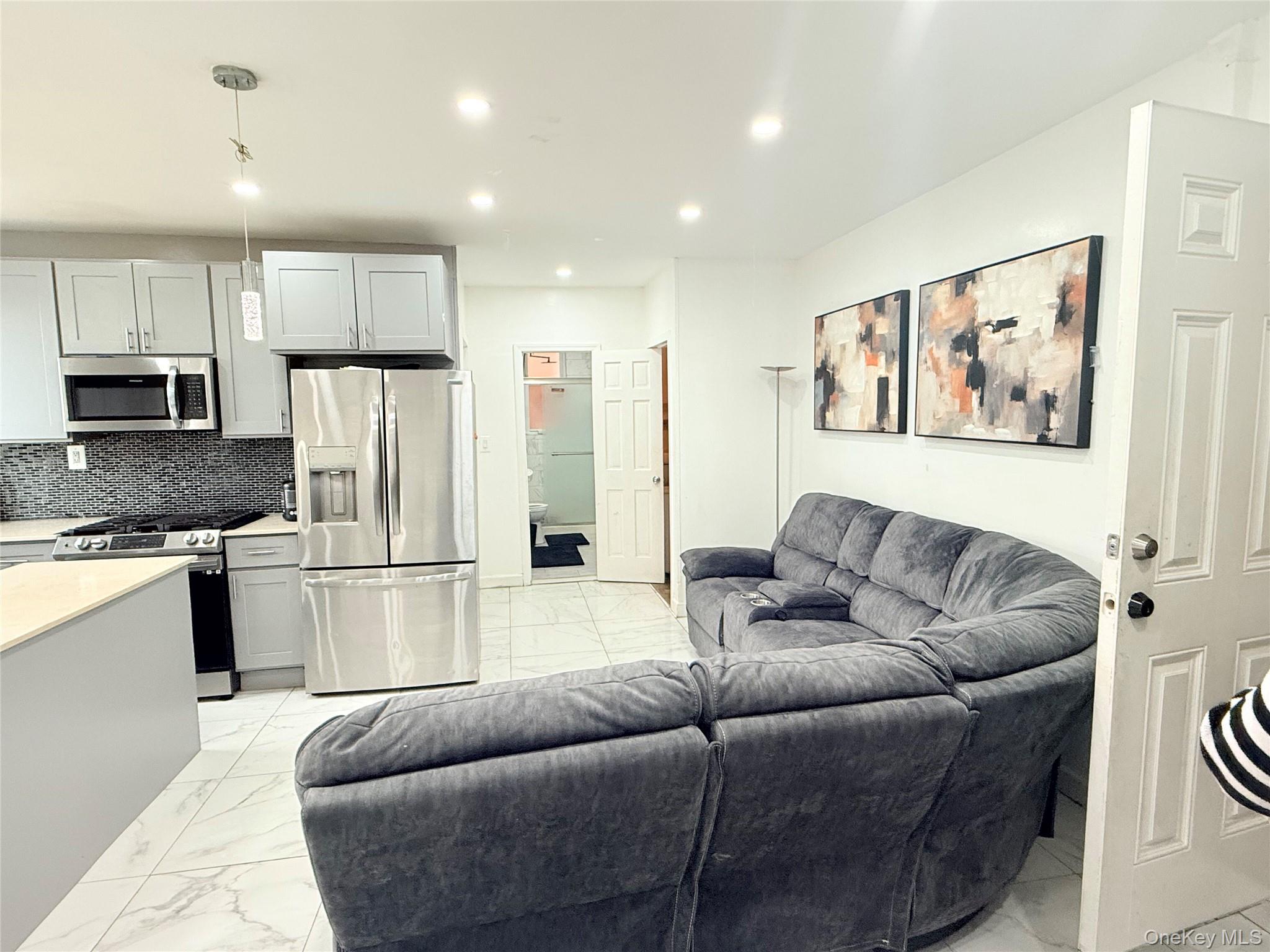 #3 photo, 220 Rogers Avenue, הברונקס Brooklyn , NY 11225