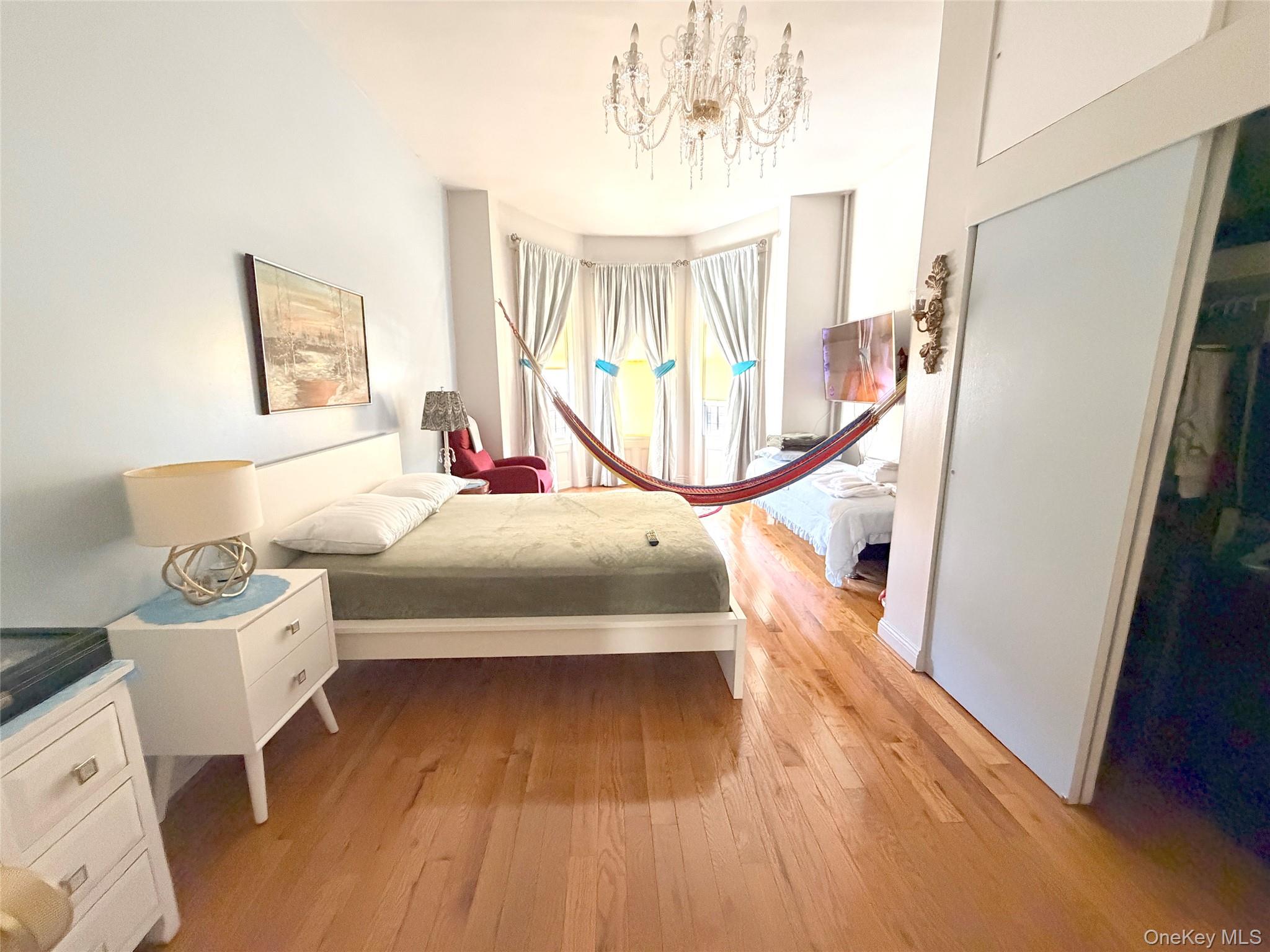 #2 photo, 211 Sunnyside Avenue, 브루클린 Brooklyn , NY 11207