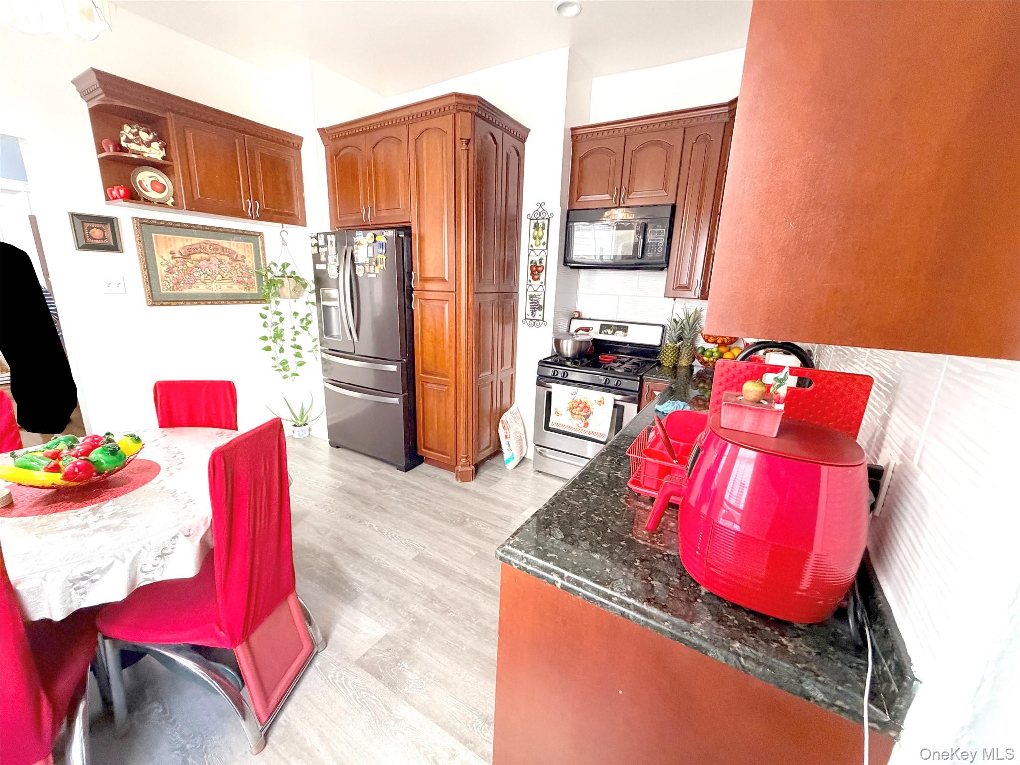 #3 photo, 211 Sunnyside Avenue, 브루클린 Brooklyn , NY 11207