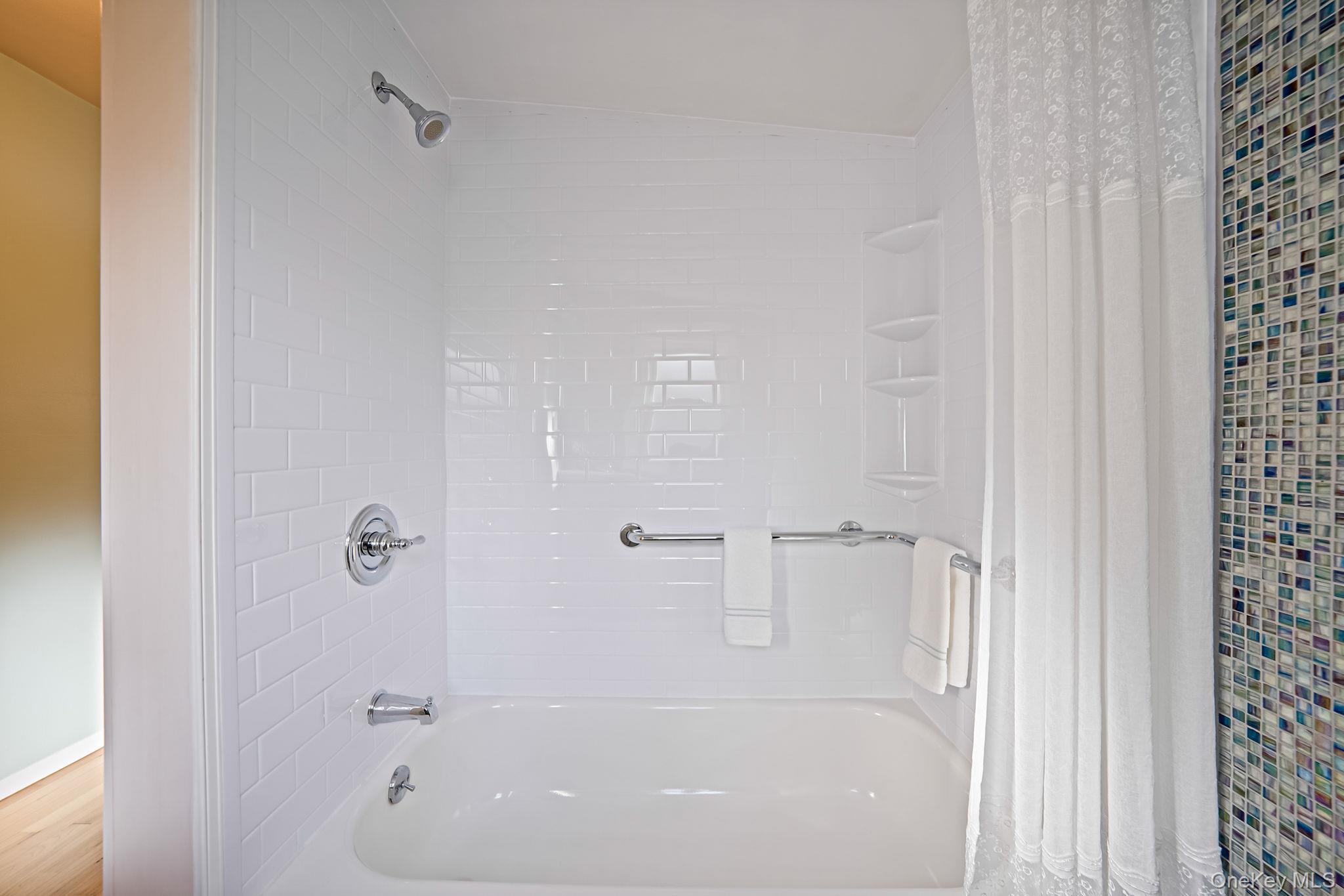 #16 photo, 4 Wyandanch Trail, Ridge , NY 11961