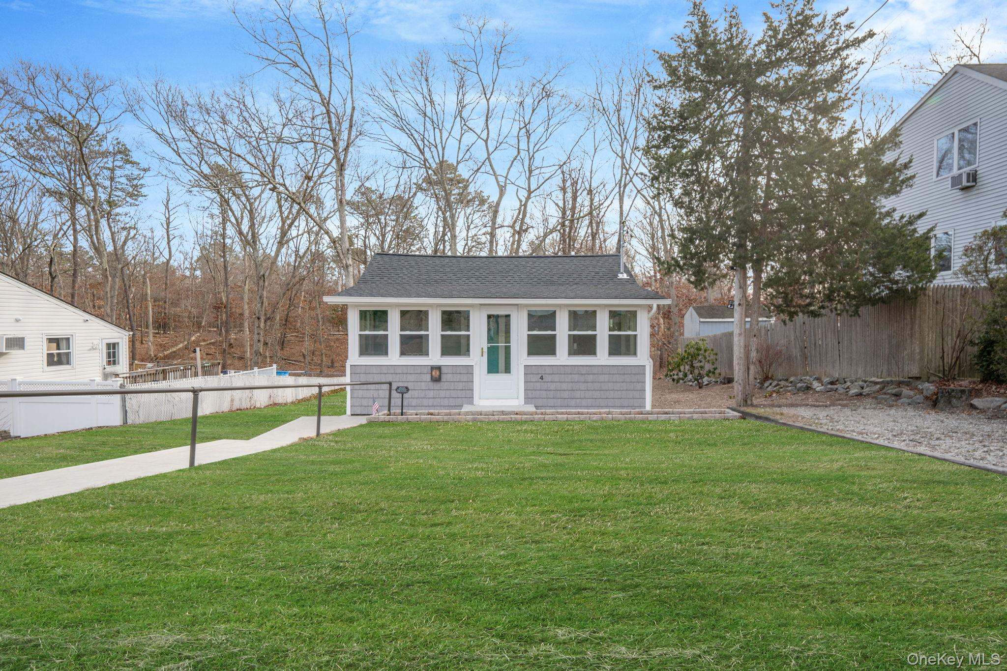 #4 photo, 4 Wyandanch Trail, Ridge , NY 11961