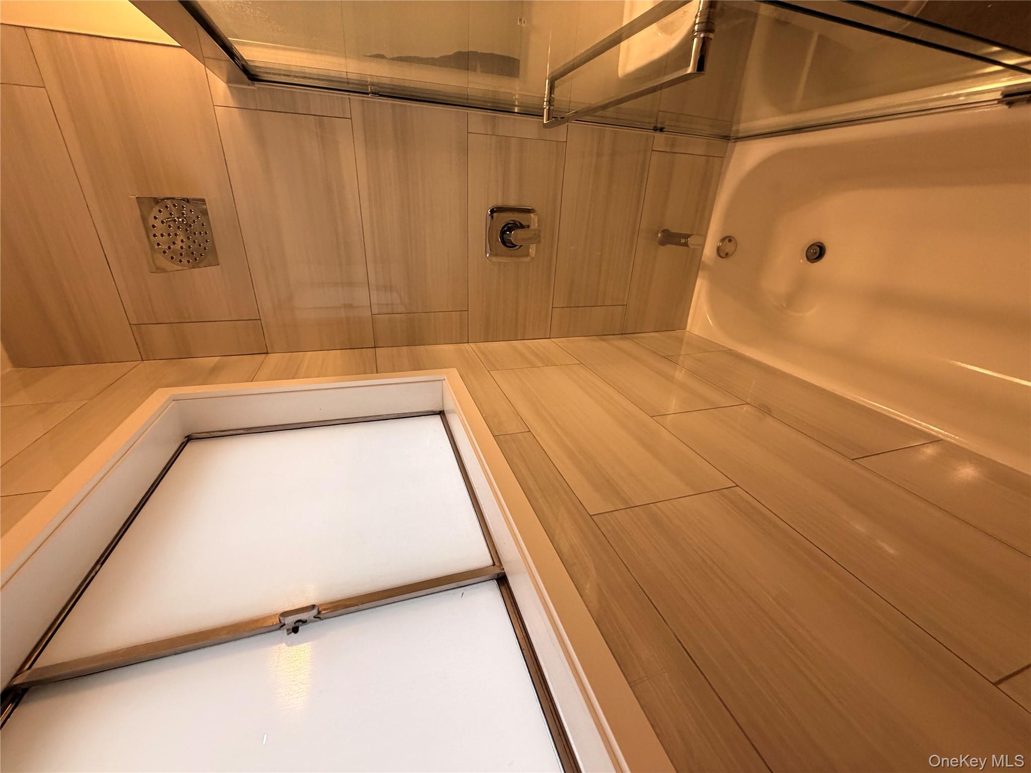 #11 photo, 12 Elves Lane, ناسو Levittown , NY 11756