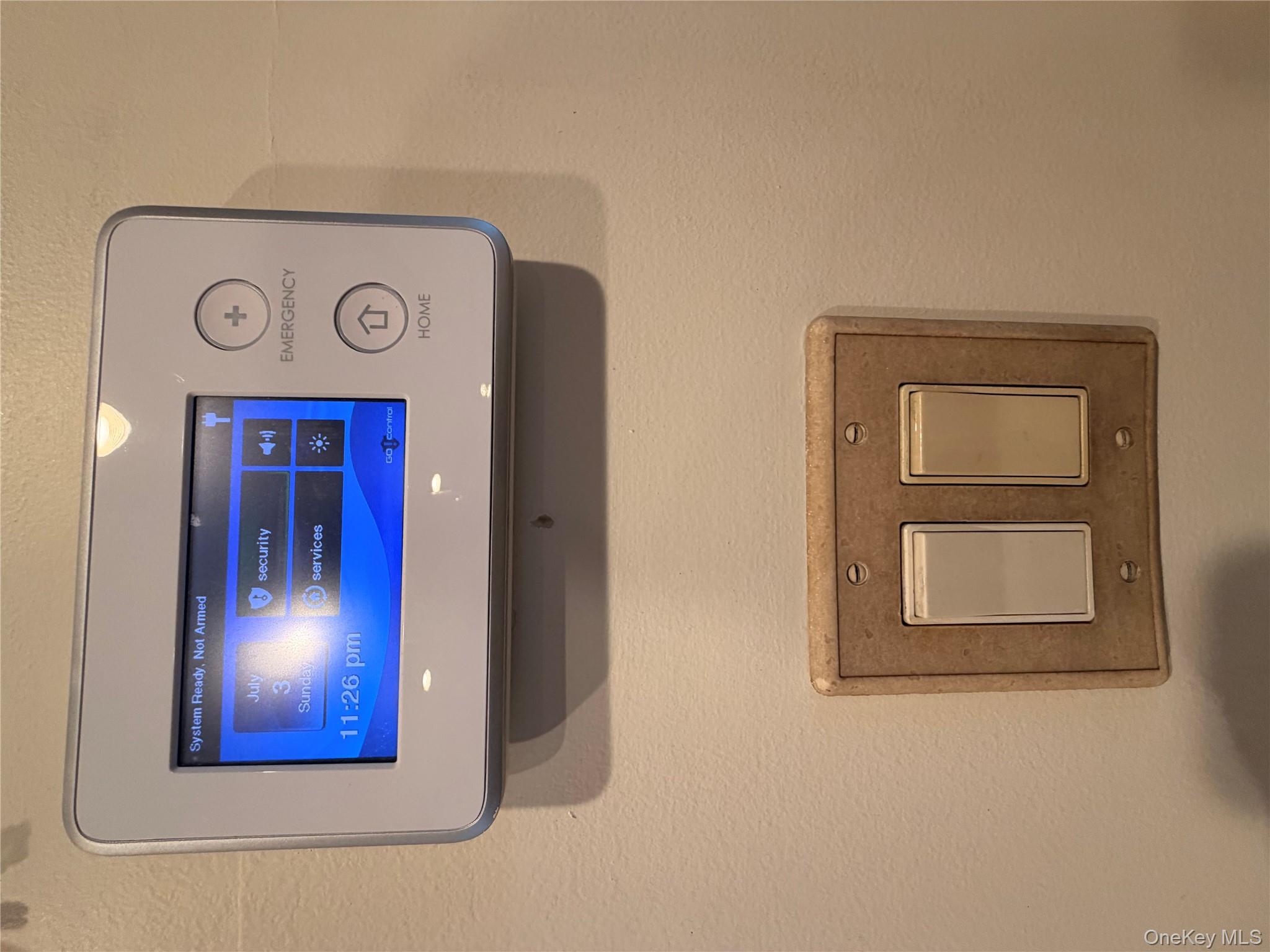 #20 photo, 12 Elves Lane, ناسو Levittown , NY 11756