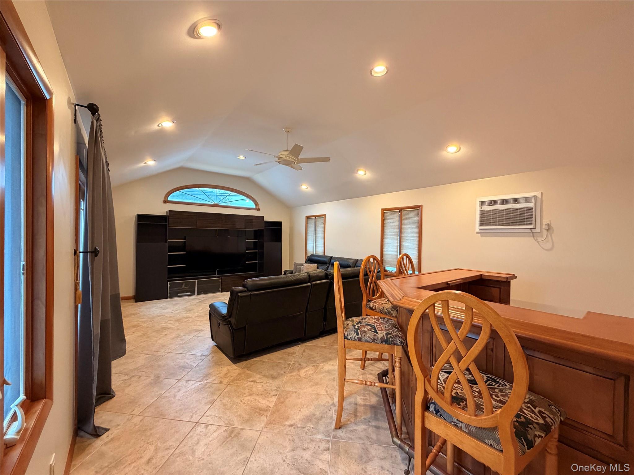 #3 photo, 12 Elves Lane, ناسو Levittown , NY 11756