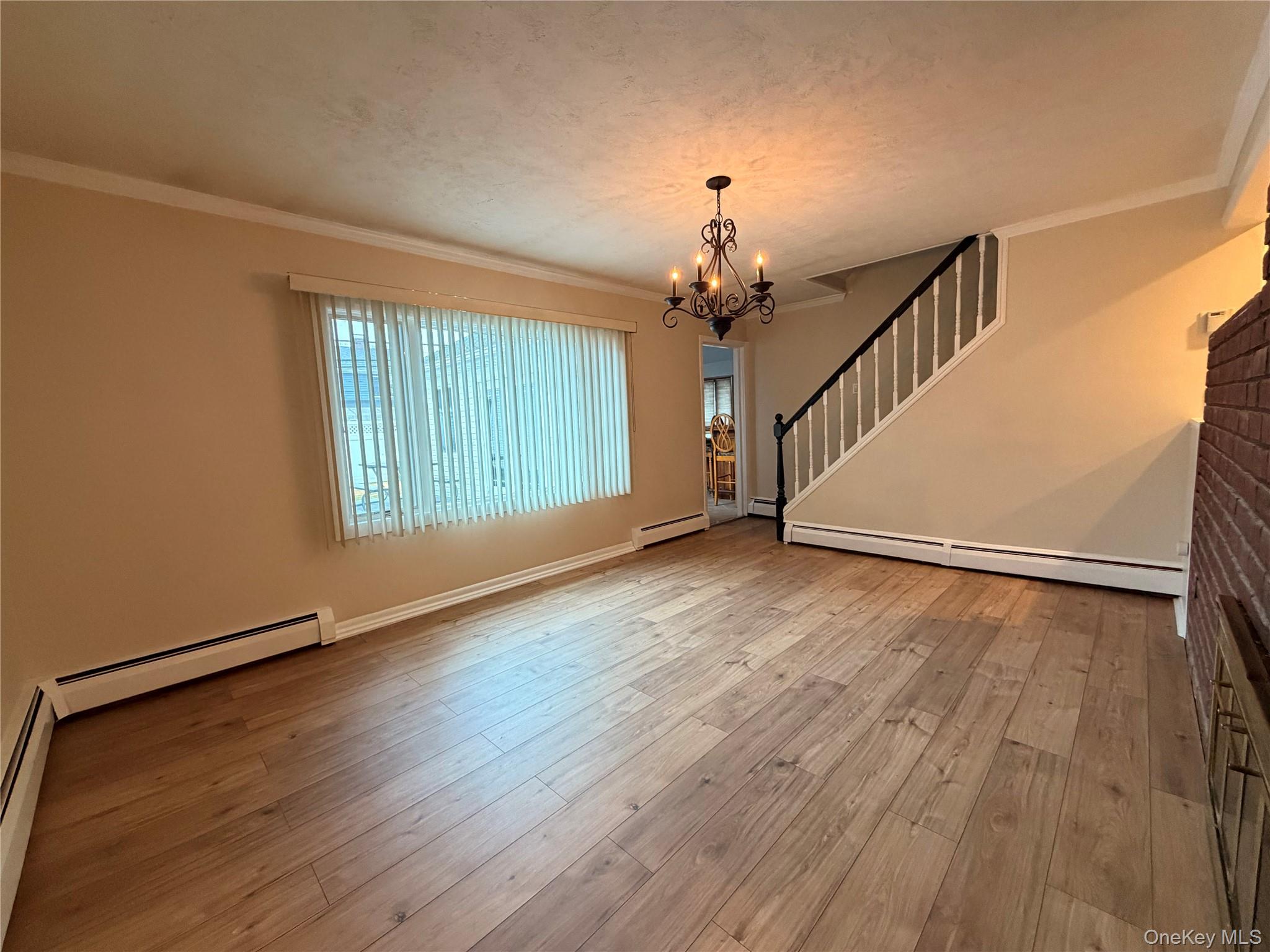 #4 photo, 12 Elves Lane, ناسو Levittown , NY 11756