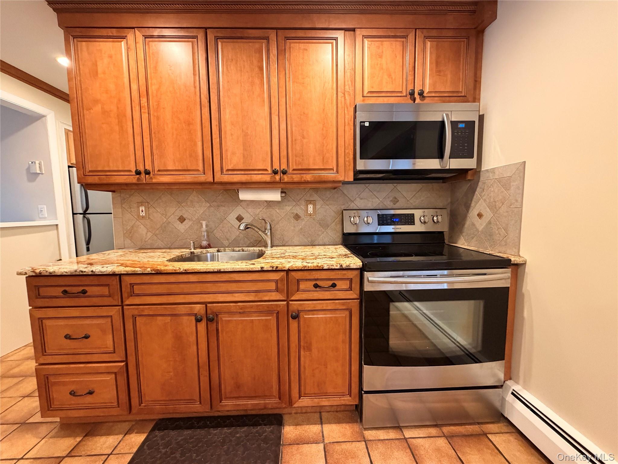 #8 photo, 12 Elves Lane, ناسو Levittown , NY 11756