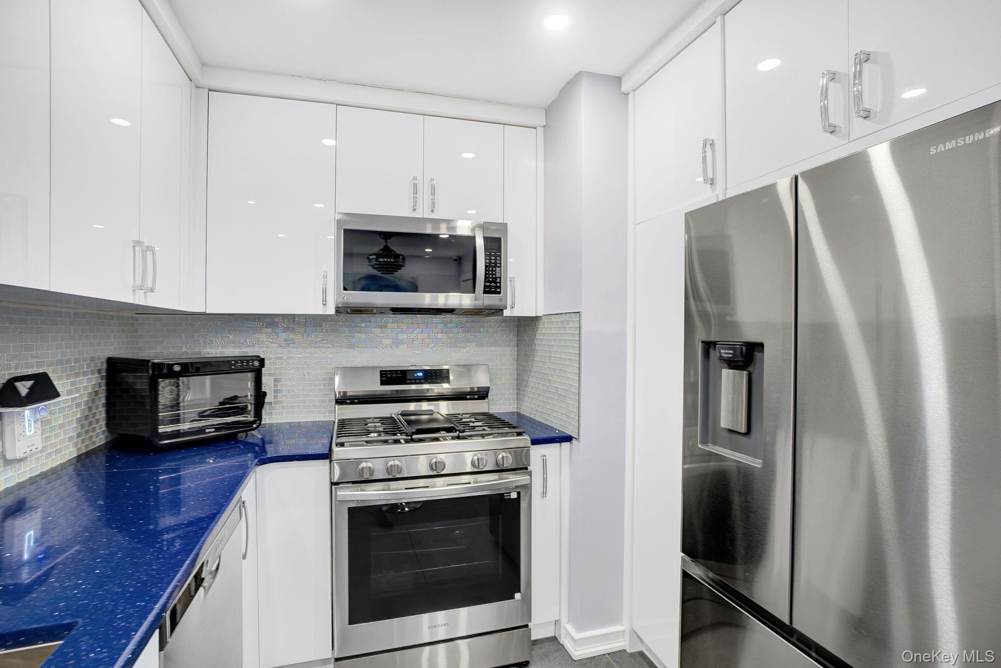 #18 photo, 219-06 67 Avenue, Bayside , NY 11364