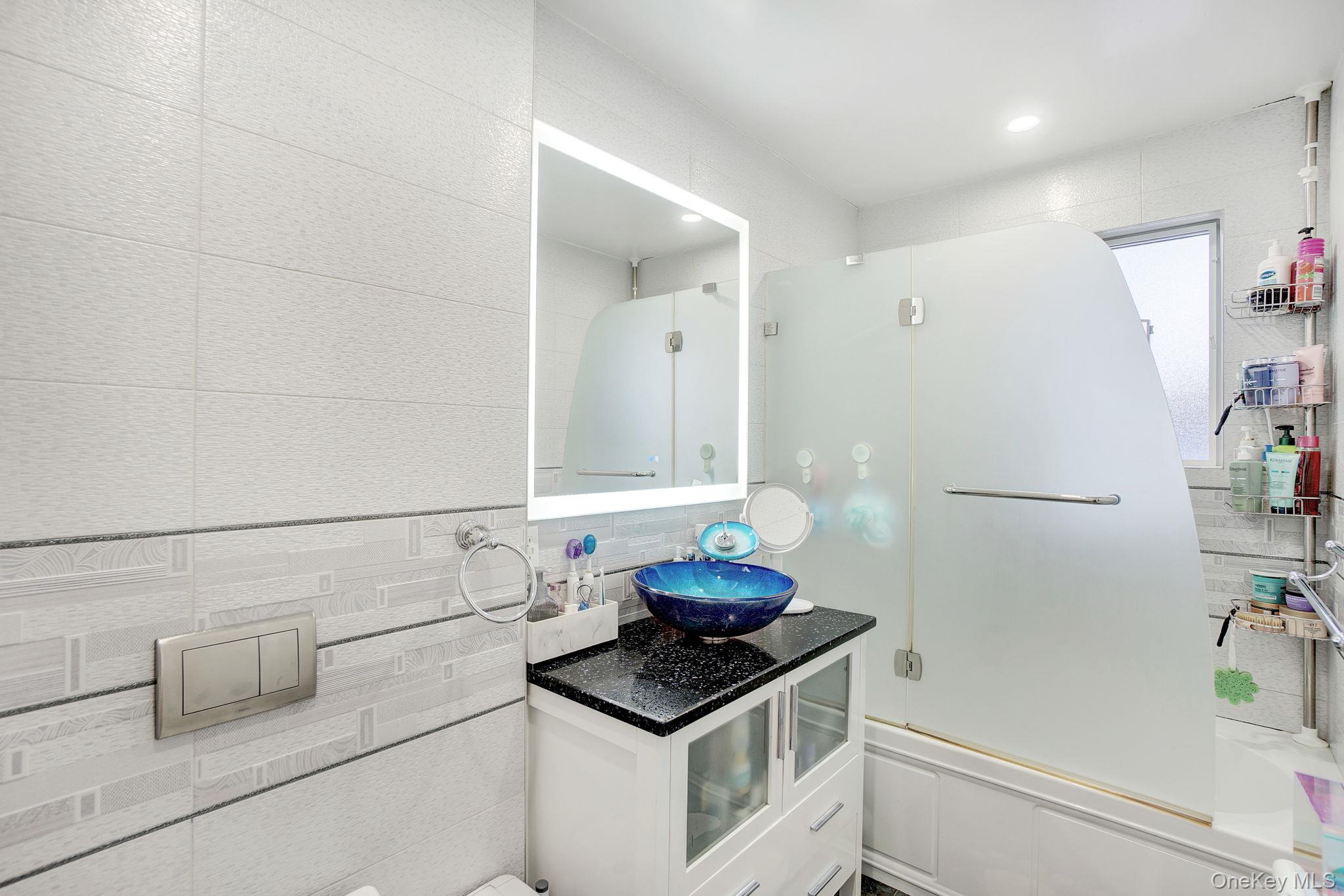 #19 photo, 219-06 67 Avenue, Bayside , NY 11364