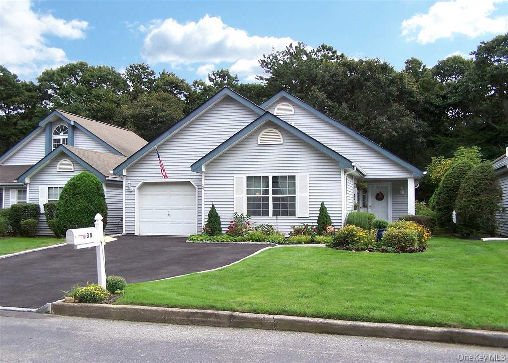 #1 photo, 38 Huntingdale Way, सफ़ोक काउंटी Middle Island , NY 11953