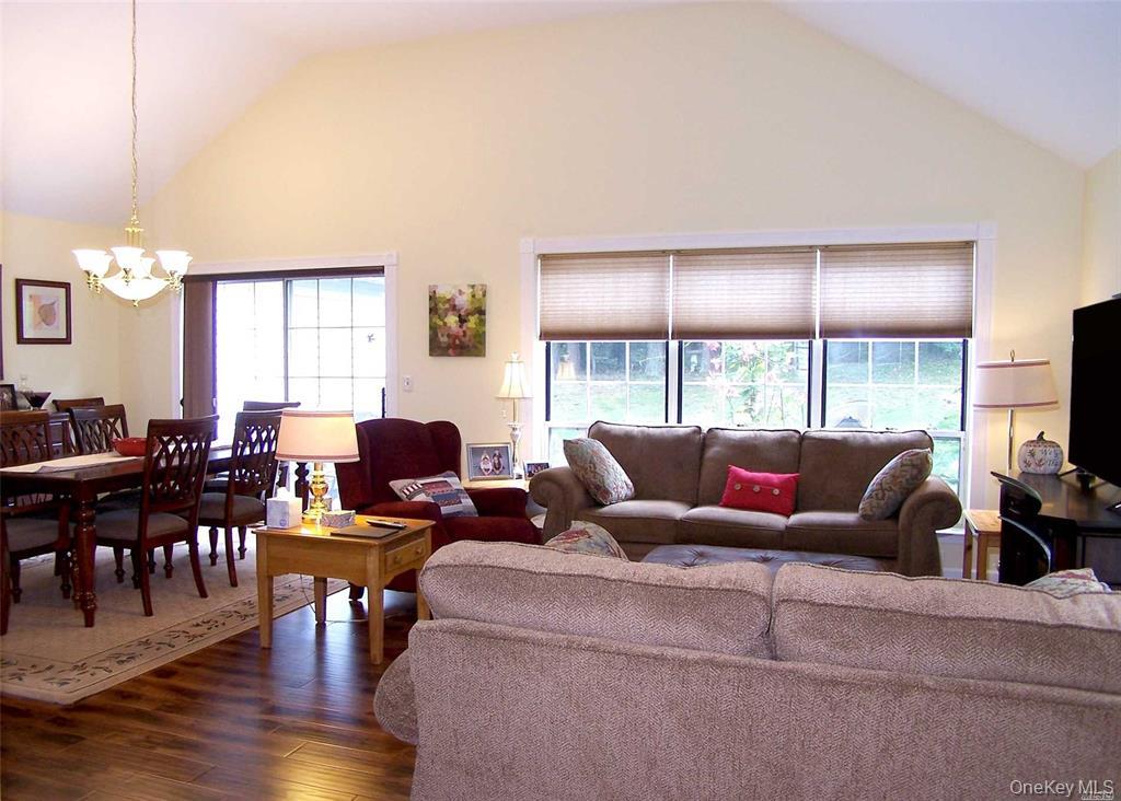 #2 photo, 38 Huntingdale Way, सफ़ोक काउंटी Middle Island , NY 11953