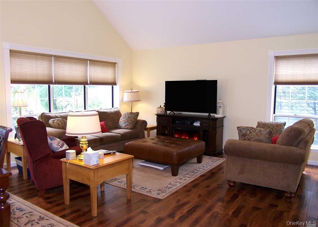 #3 photo, 38 Huntingdale Way, सफ़ोक काउंटी Middle Island , NY 11953