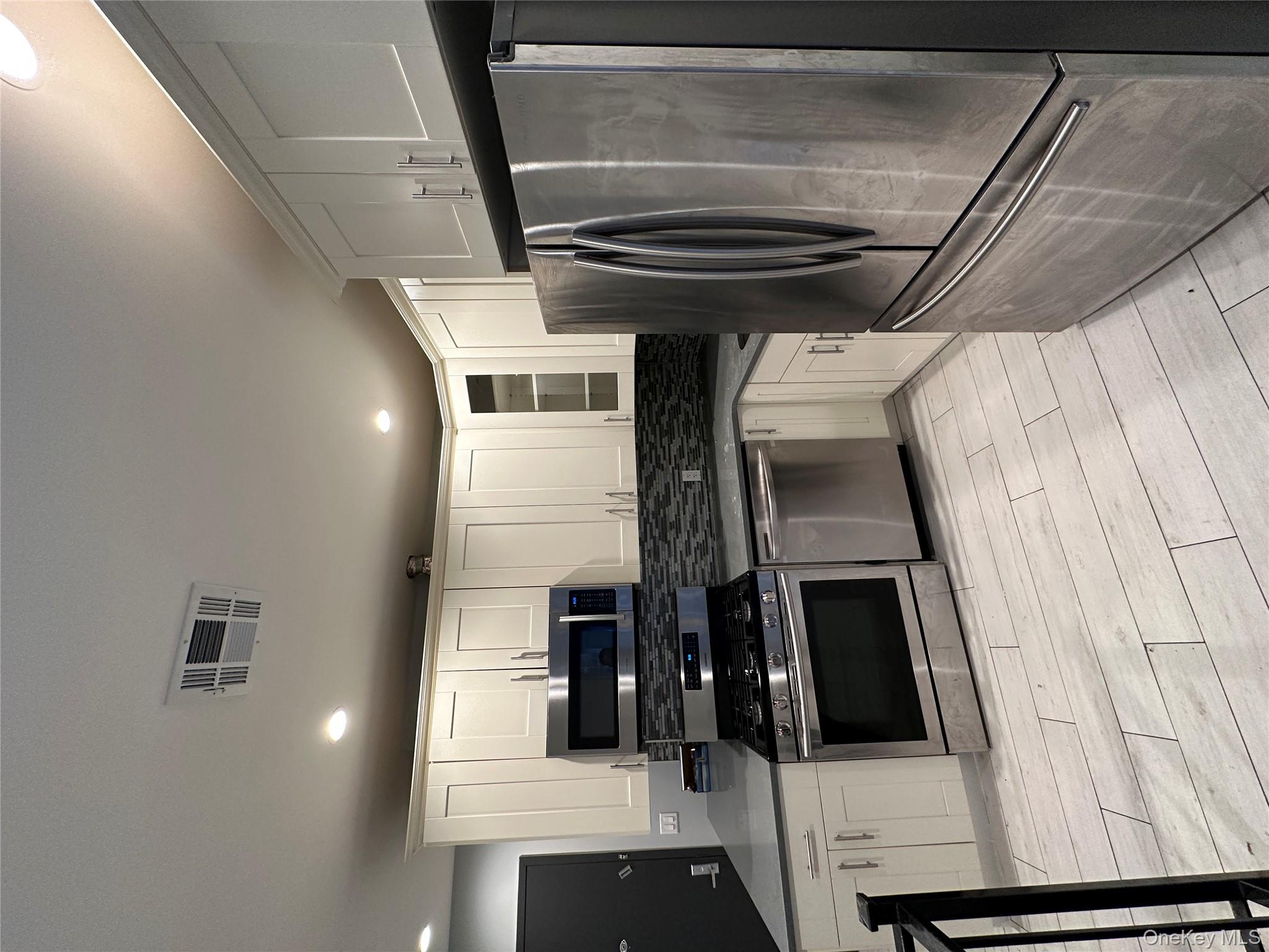 #4 photo, 560 Riverdale Avenue, הברונקס Brooklyn , NY 11207