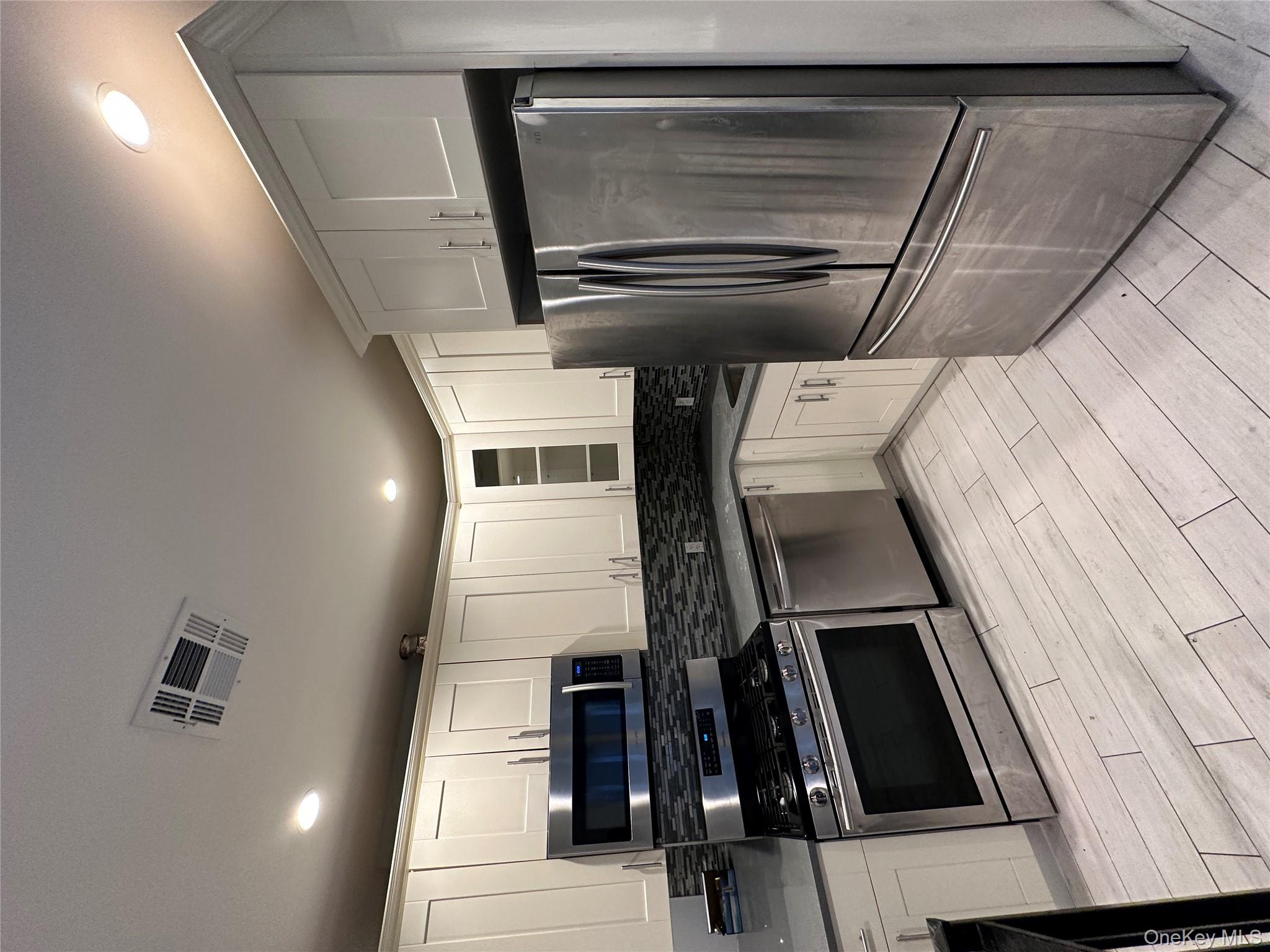 #6 photo, 560 Riverdale Avenue, הברונקס Brooklyn , NY 11207