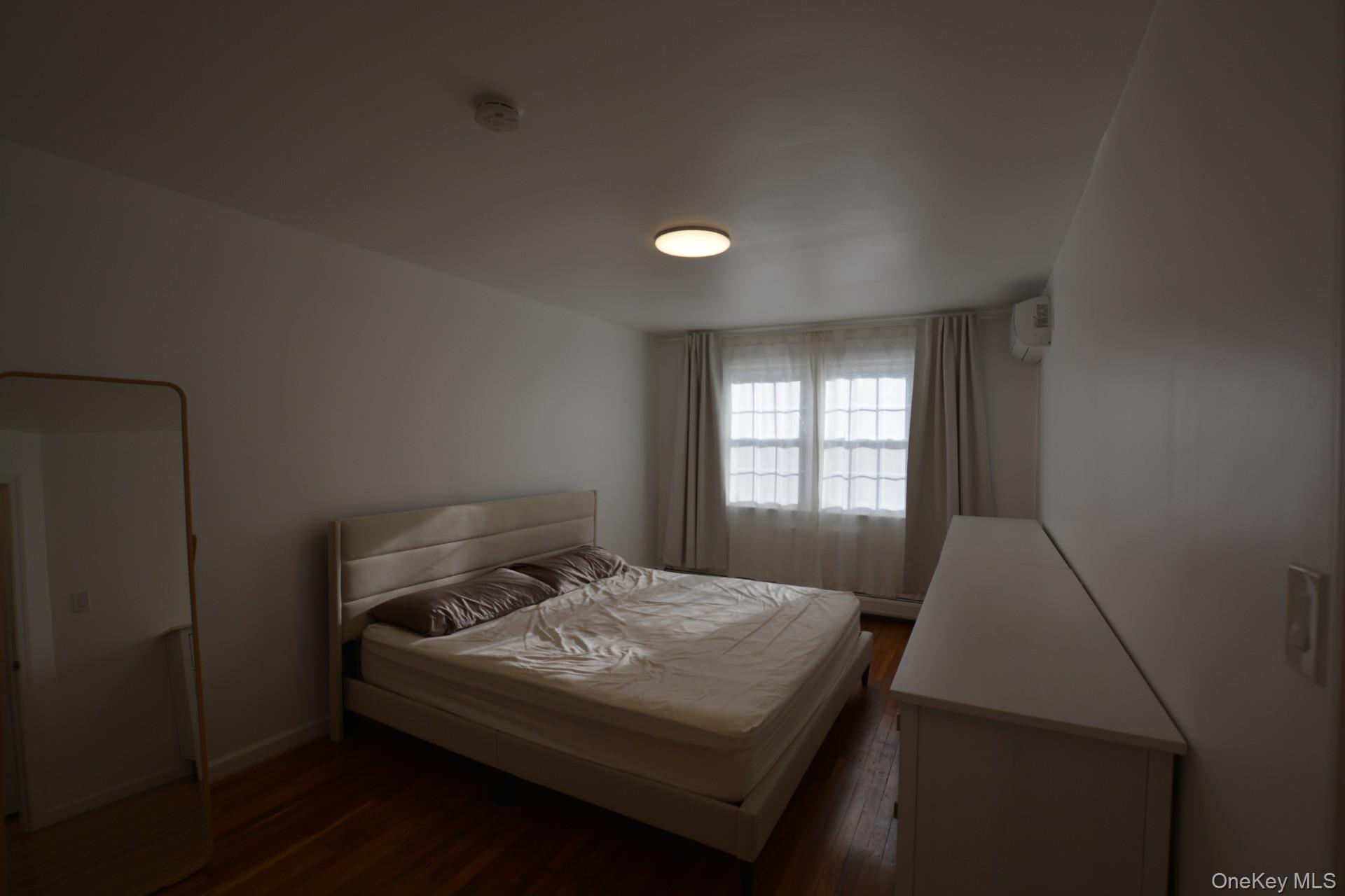 #7 photo, 212-72 16 Avenue, कुईंस Bayside , NY 11360