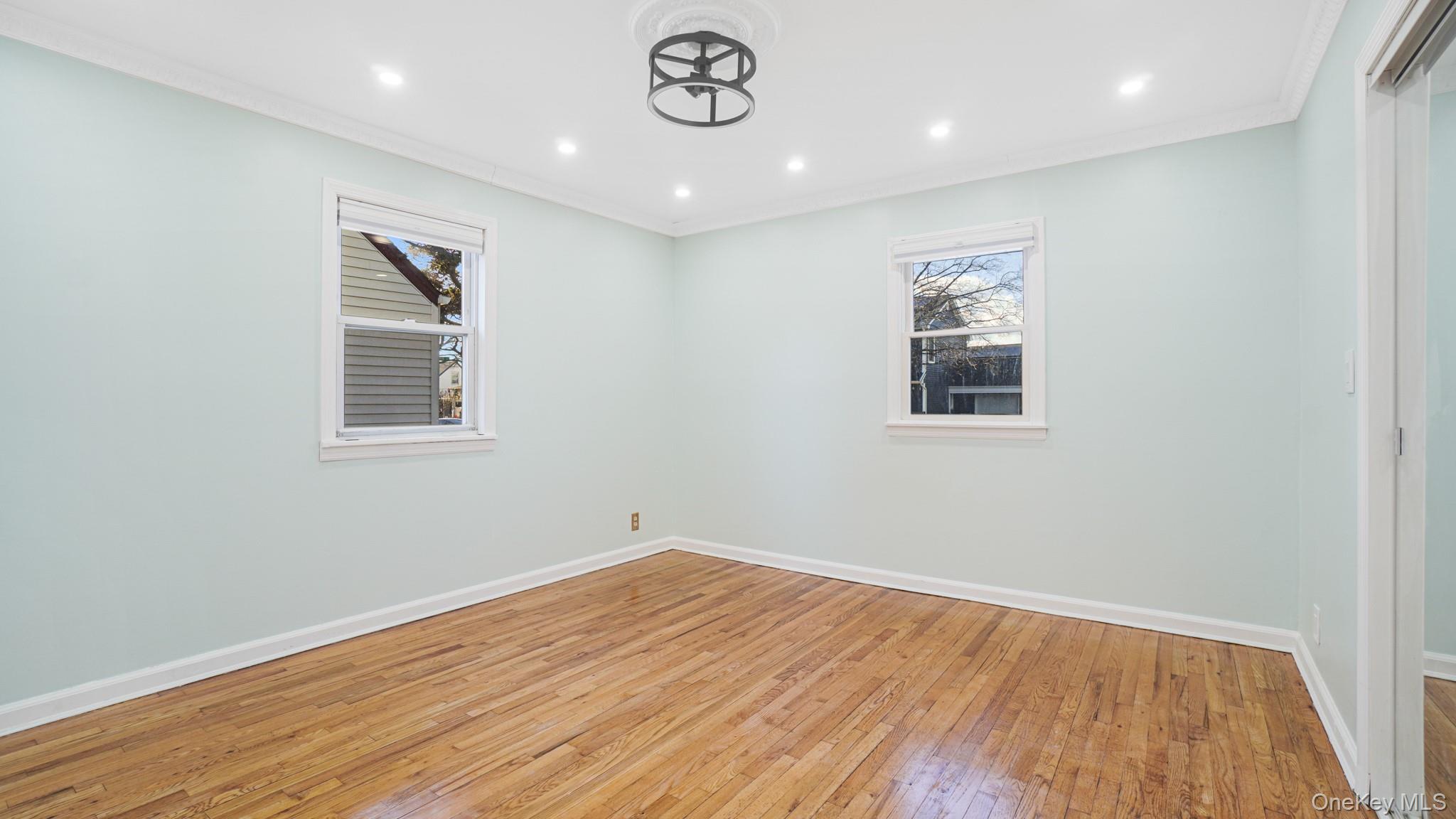 #11 photo, 21 Linden Boulevard, 長島 Hicksville , NY 11801