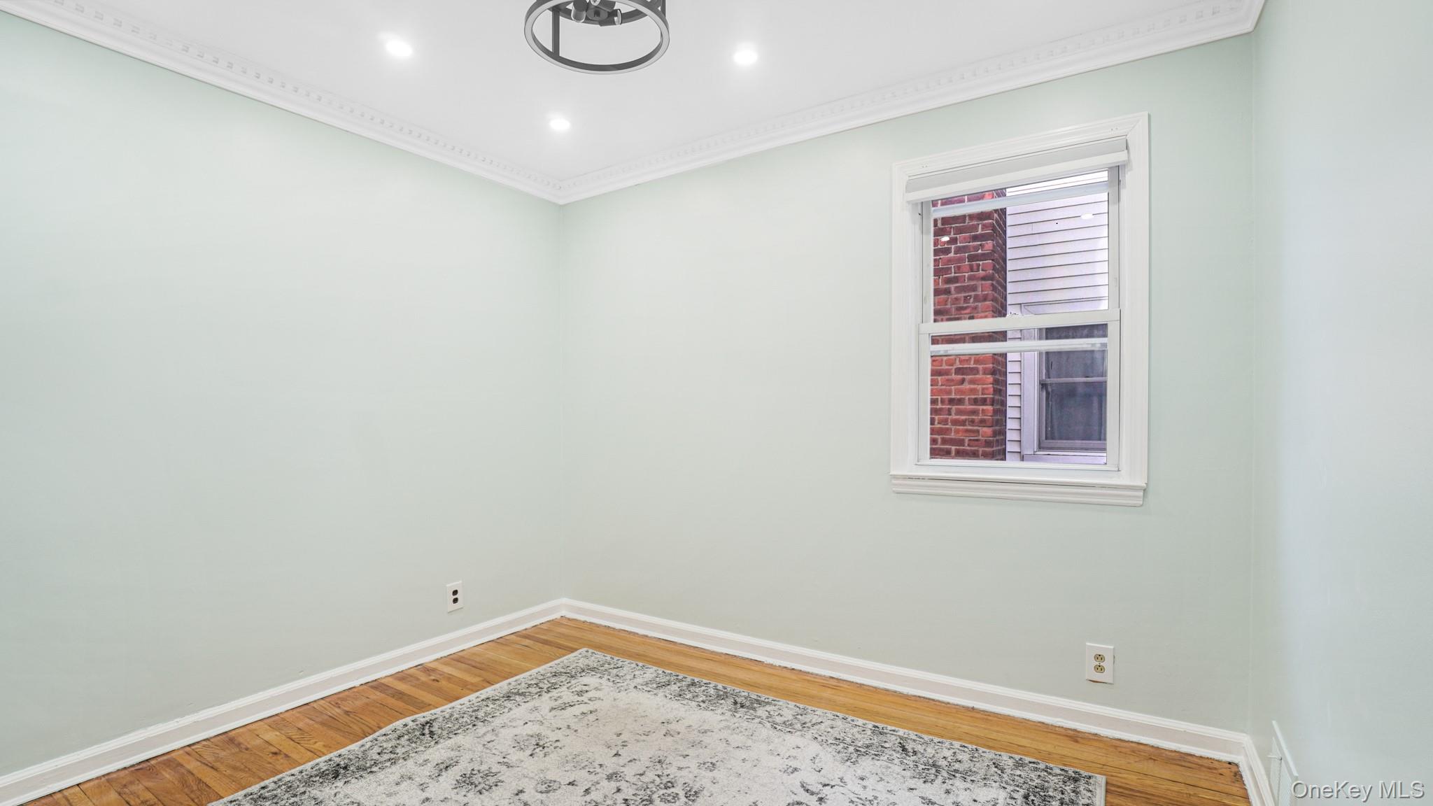 #12 photo, 21 Linden Boulevard, 長島 Hicksville , NY 11801