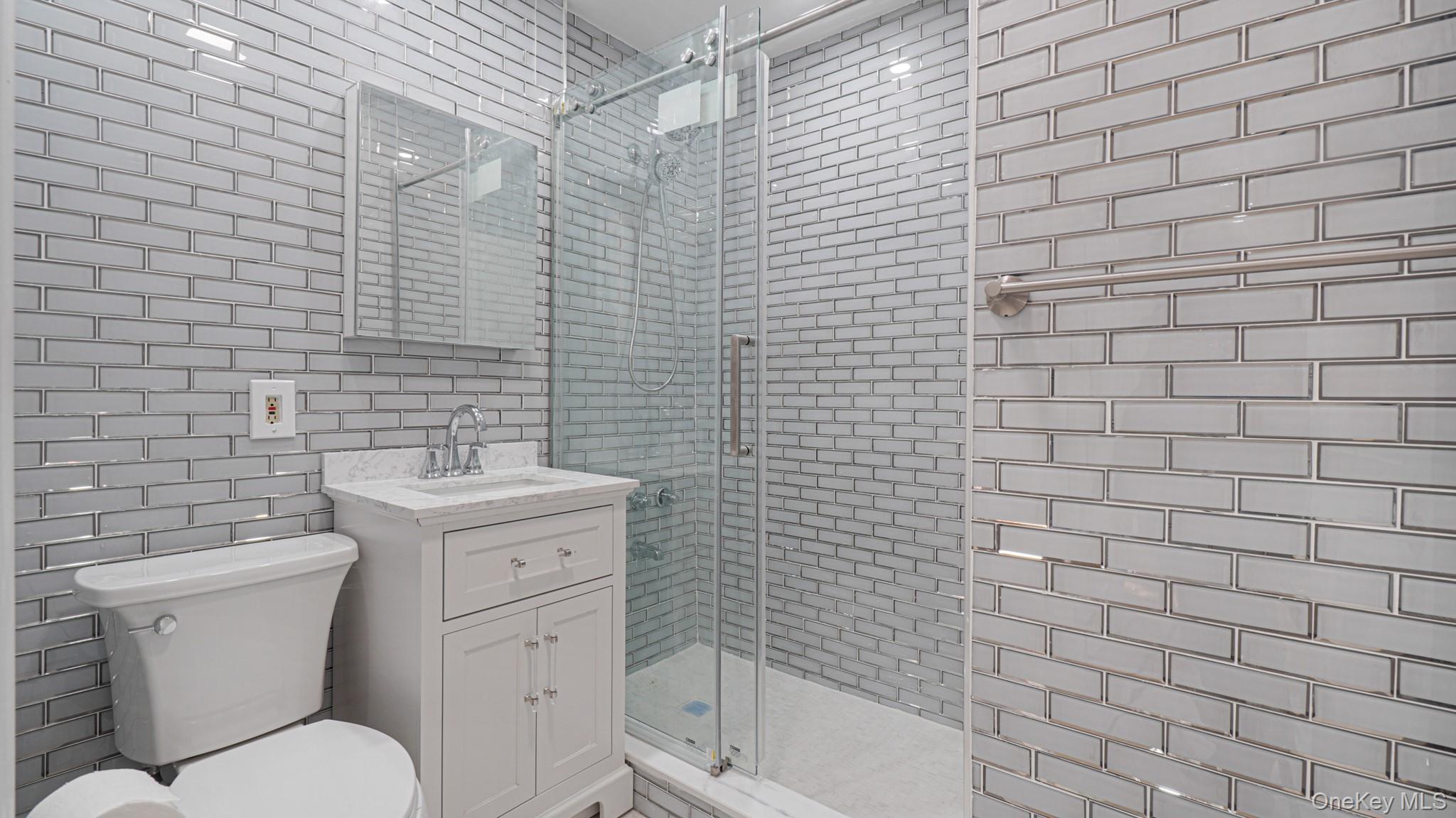 #13 photo, 21 Linden Boulevard, 長島 Hicksville , NY 11801