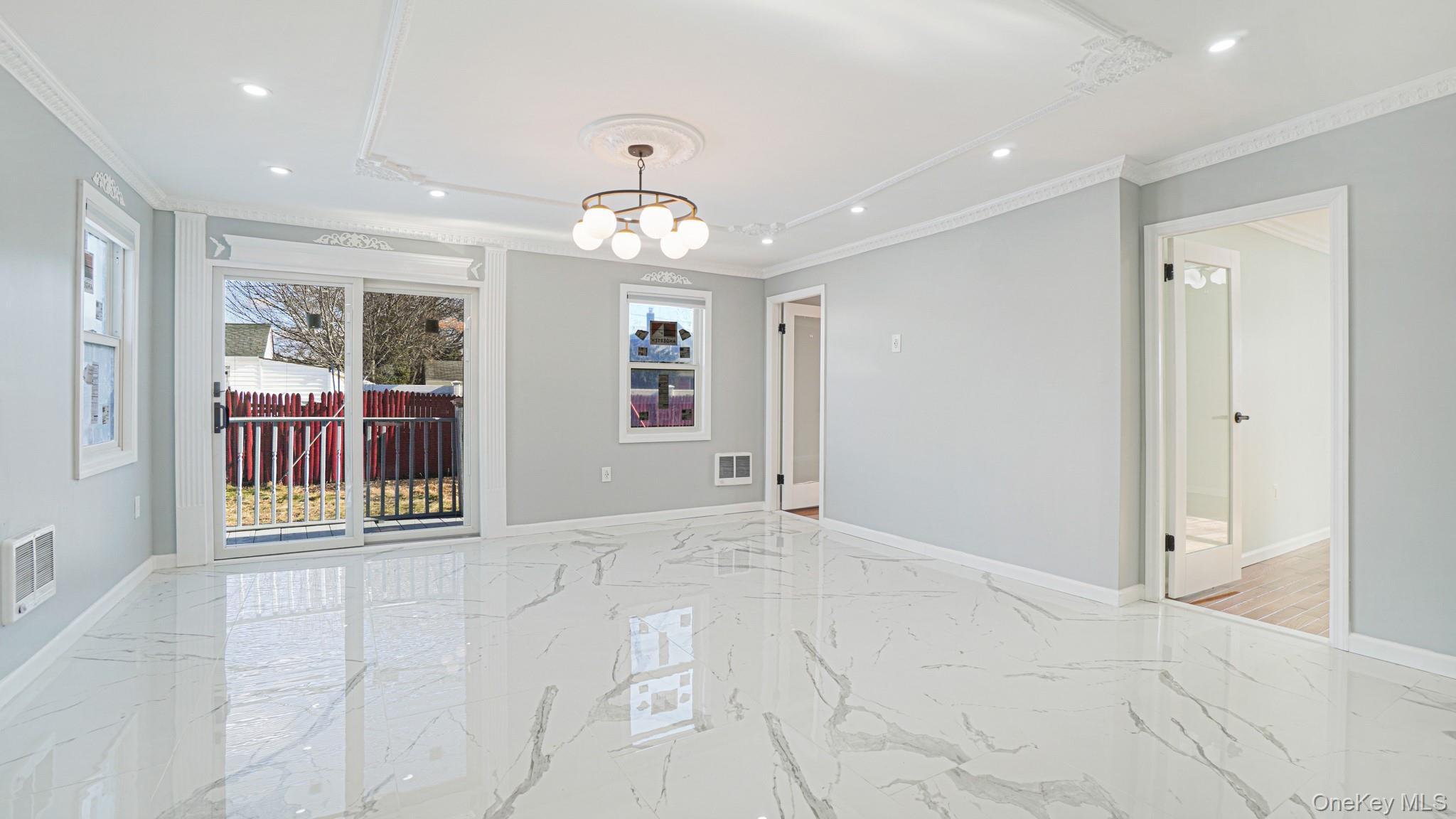 #4 photo, 21 Linden Boulevard, 長島 Hicksville , NY 11801