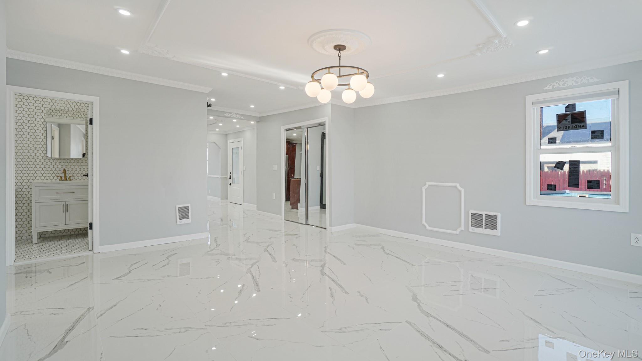 #6 photo, 21 Linden Boulevard, 長島 Hicksville , NY 11801