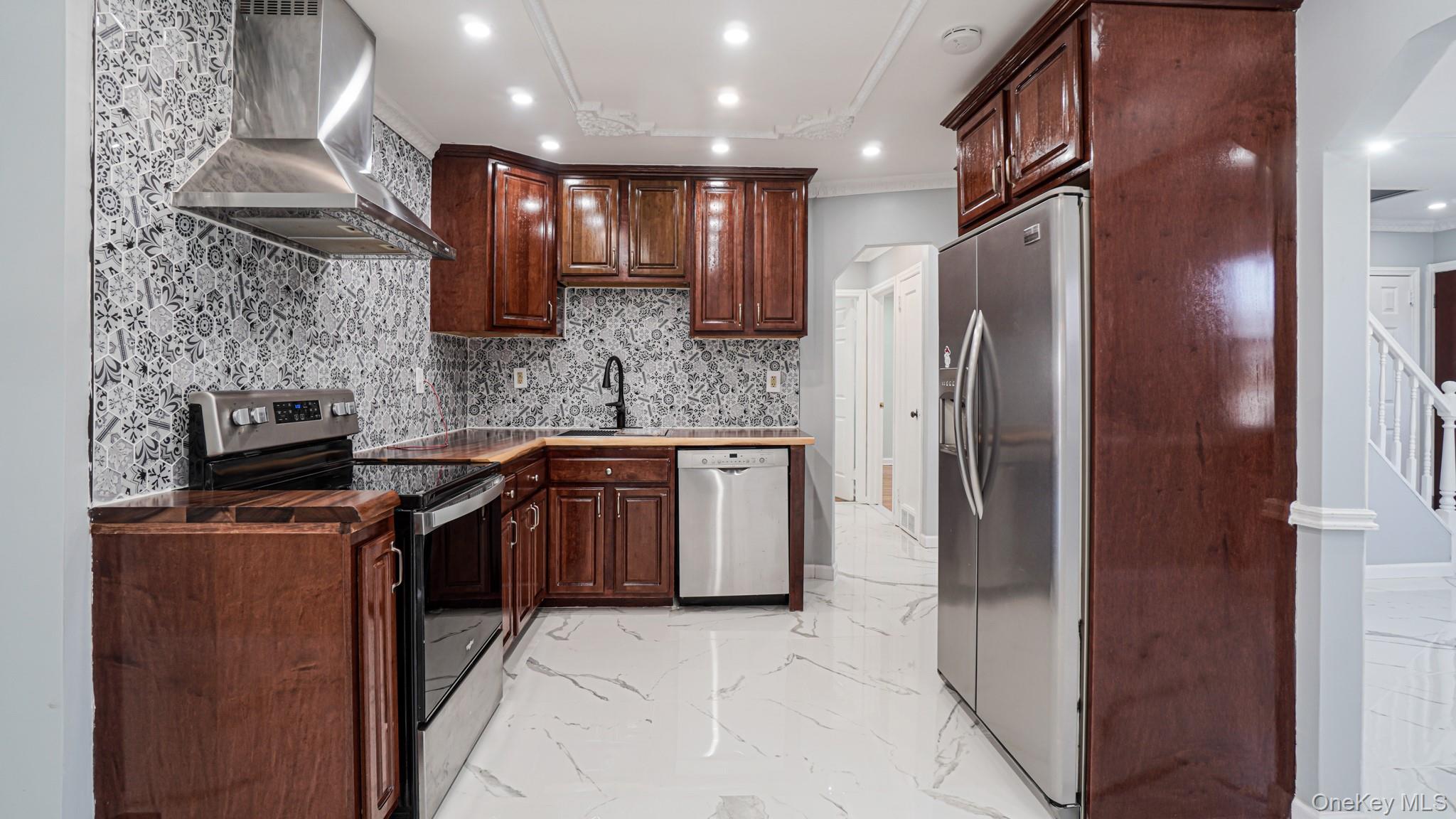 #9 photo, 21 Linden Boulevard, 長島 Hicksville , NY 11801