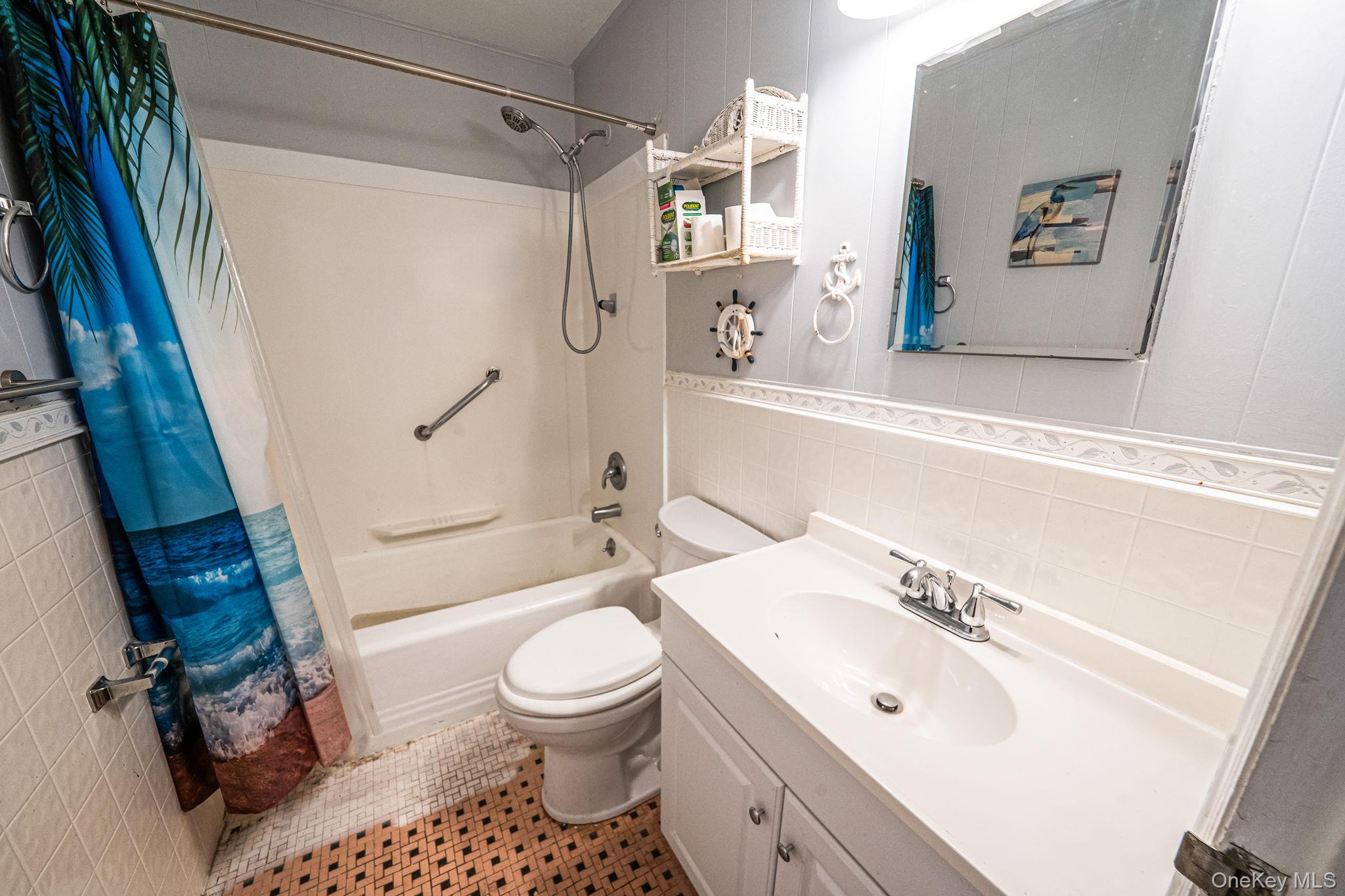 #11 photo, 41 Brookside Court, Copiague , NY 11726