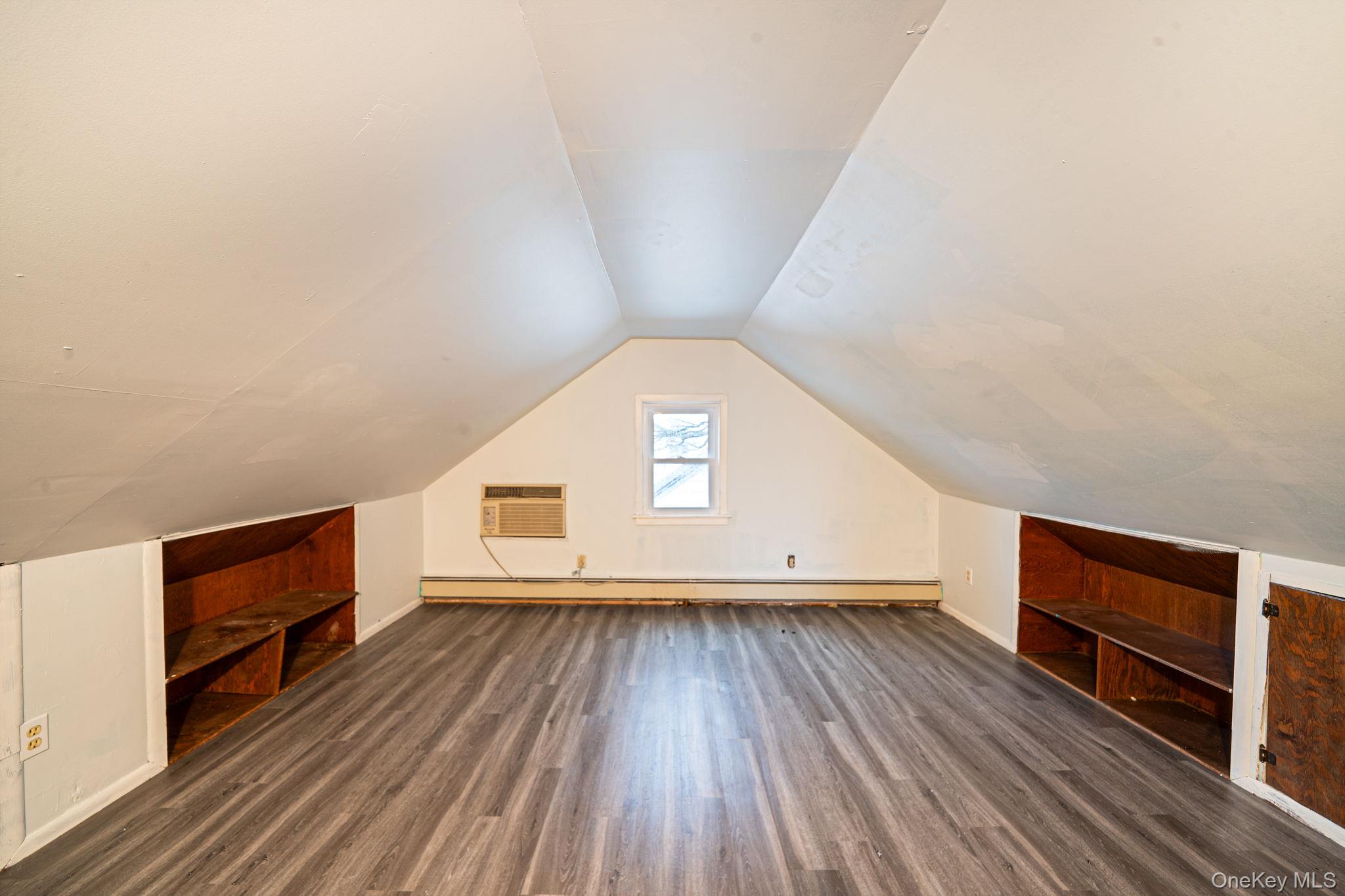 #16 photo, 41 Brookside Court, Copiague , NY 11726