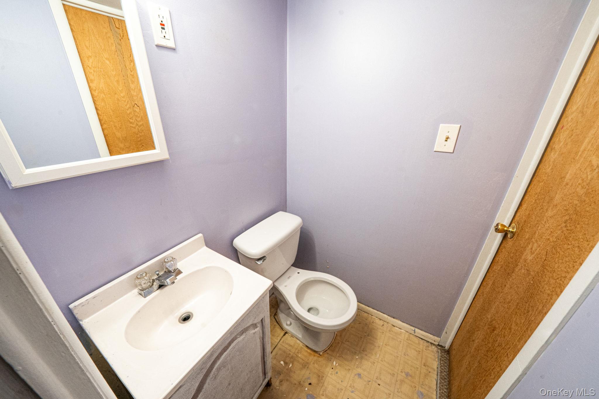 #20 photo, 41 Brookside Court, Copiague , NY 11726