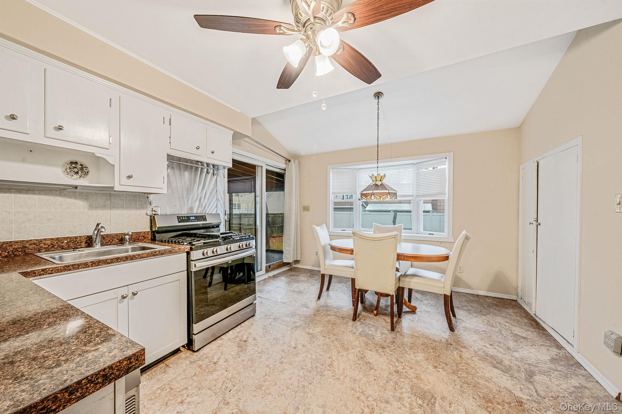 #5 photo, 41 Brookside Court, Copiague , NY 11726