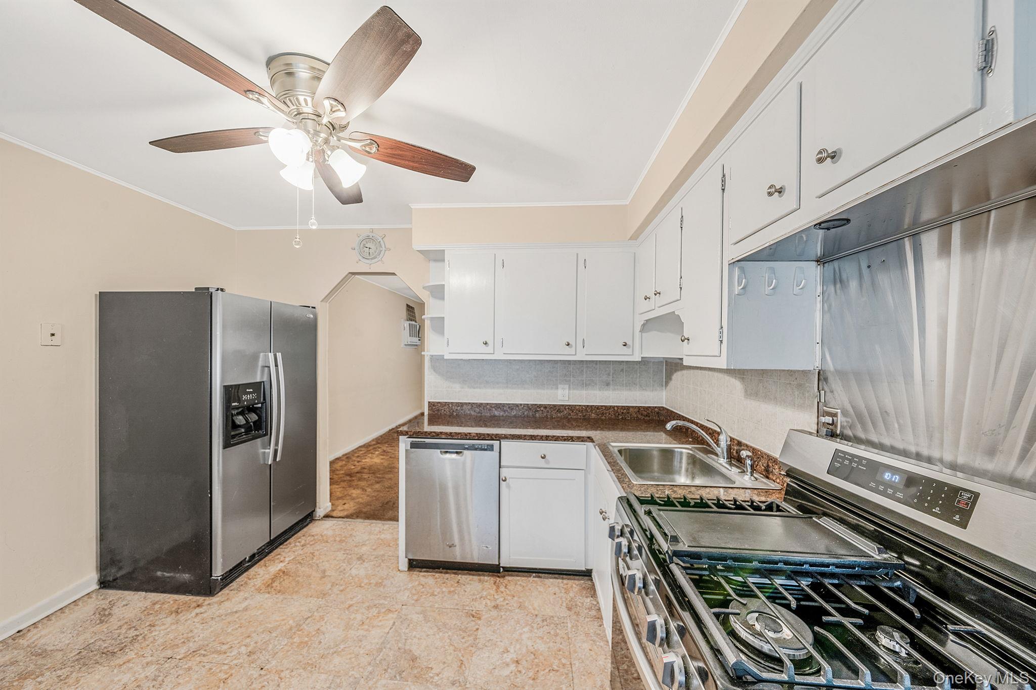 #7 photo, 41 Brookside Court, Copiague , NY 11726