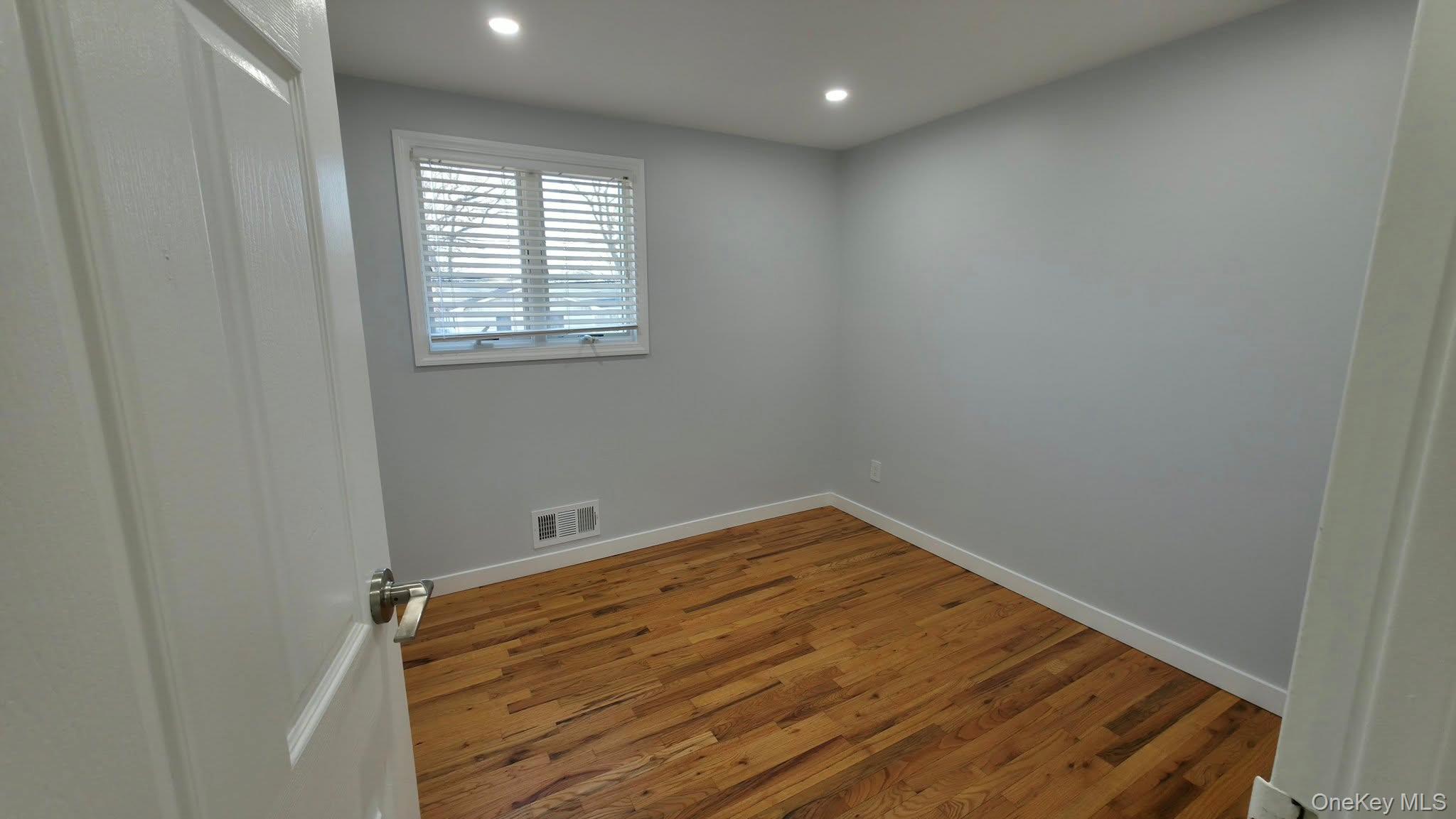 #11 photo, 4 Willow Street, सफ़ोक काउंटी Selden , NY 11784